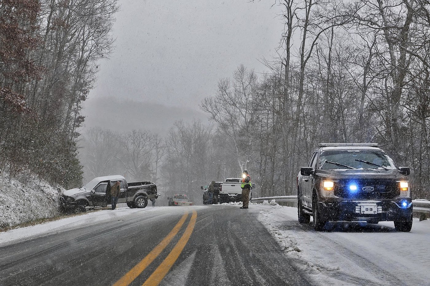 Storm inundates Northern California with rain, heavy snow. Thousands remain in the dark in Seattle | iNFOnews.ca Storm inundates Northern California with rain, heavy snow. Thousands remain in the dark in Seattle | iNFOnews.ca