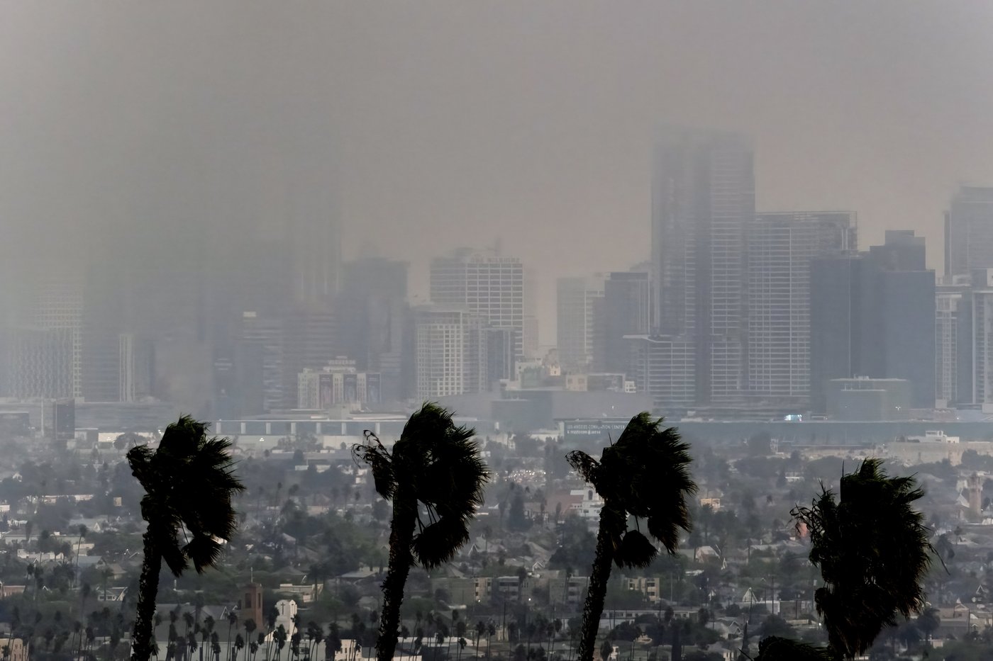 NHL postpones LA Kings' home game against Calgary due to wildfires, while NFL monitors the situation | iNFOnews.ca NHL postpones LA Kings' home game against Calgary due to wildfires, while NFL monitors the situation | iNFOnews.ca