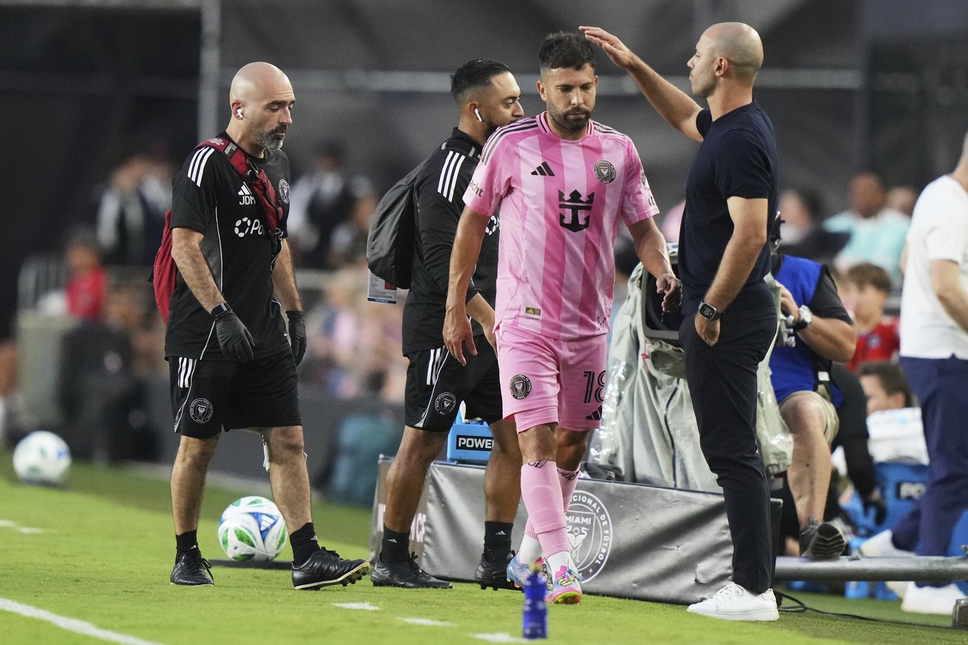 Messi scores twice, assists in Miami's 4-2 win over Montreal | iNFOnews.ca