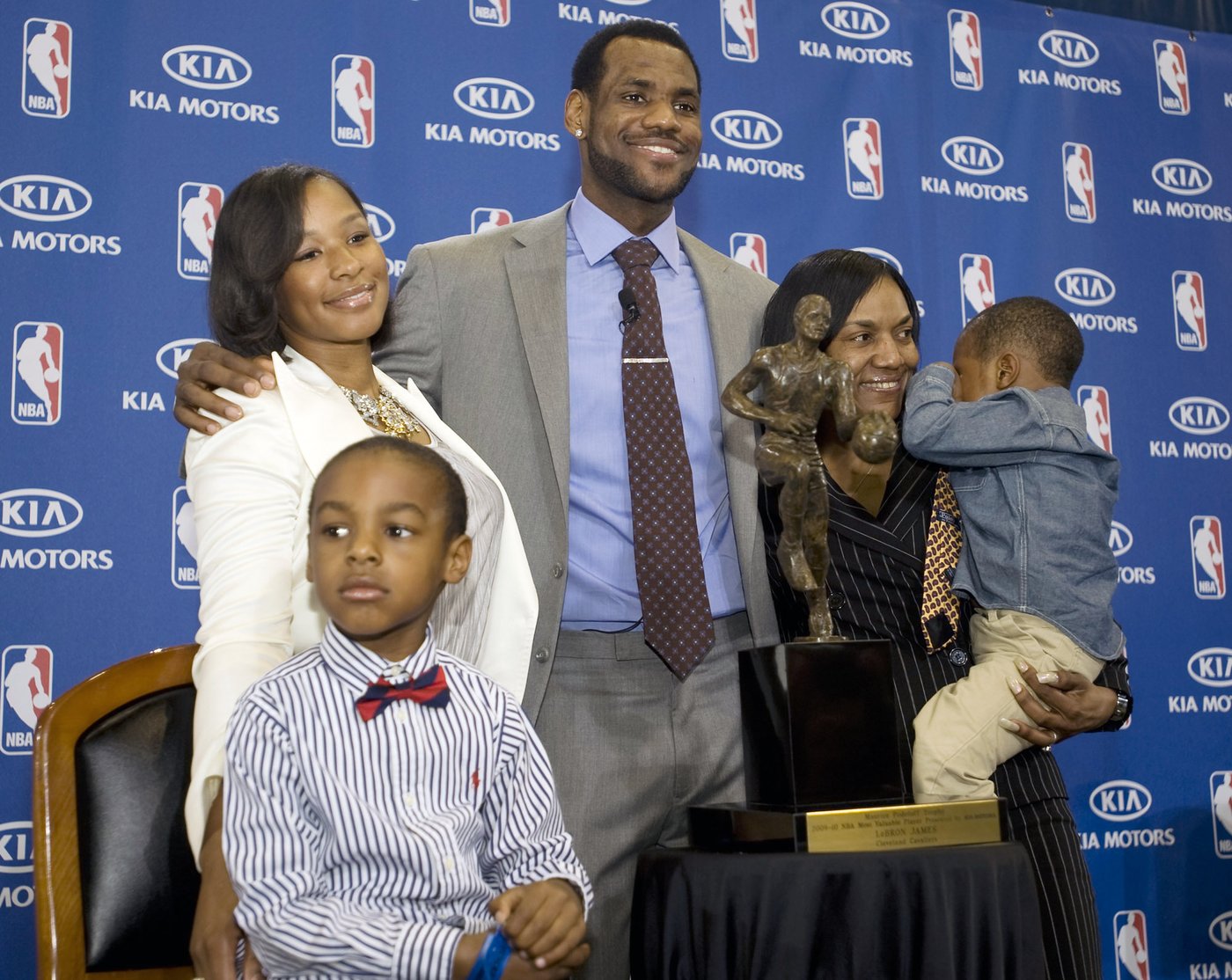Bronny James feels love in Cleveland, scores first NBA points in childhood arena | iNFOnews.ca