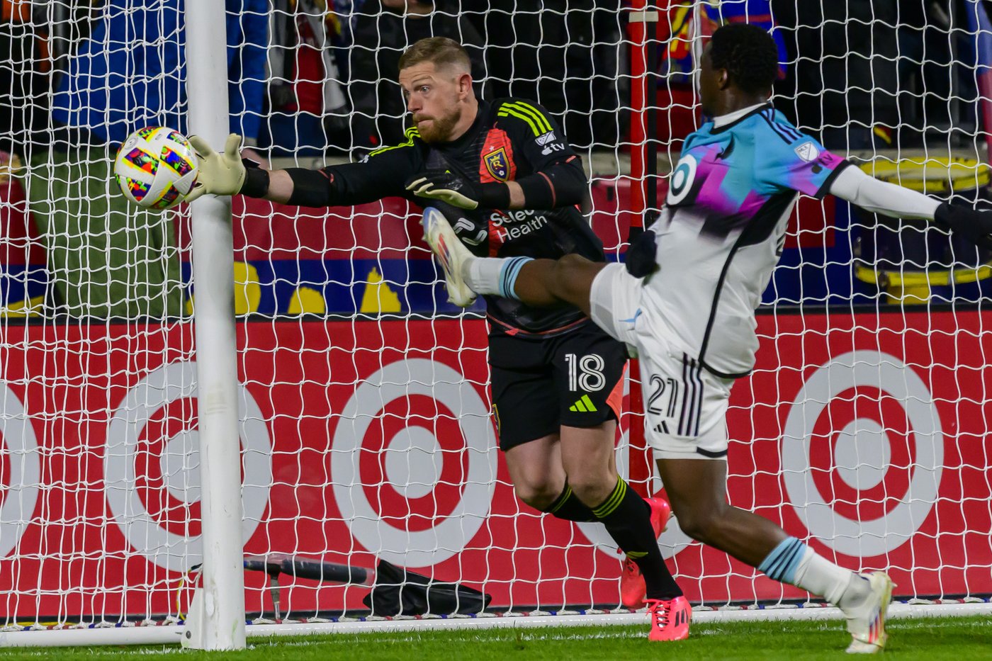 Jefferson Diaz scores the decisive goal in a 5-4 shootout as Minnesota beats RSL in MLS playoffs | iNFOnews.ca