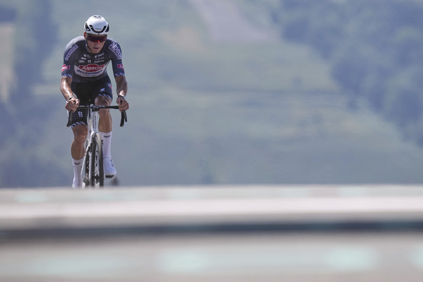 Mathieu van der Poel pulls out of Tour de France with pneumonia | iNFOnews.ca