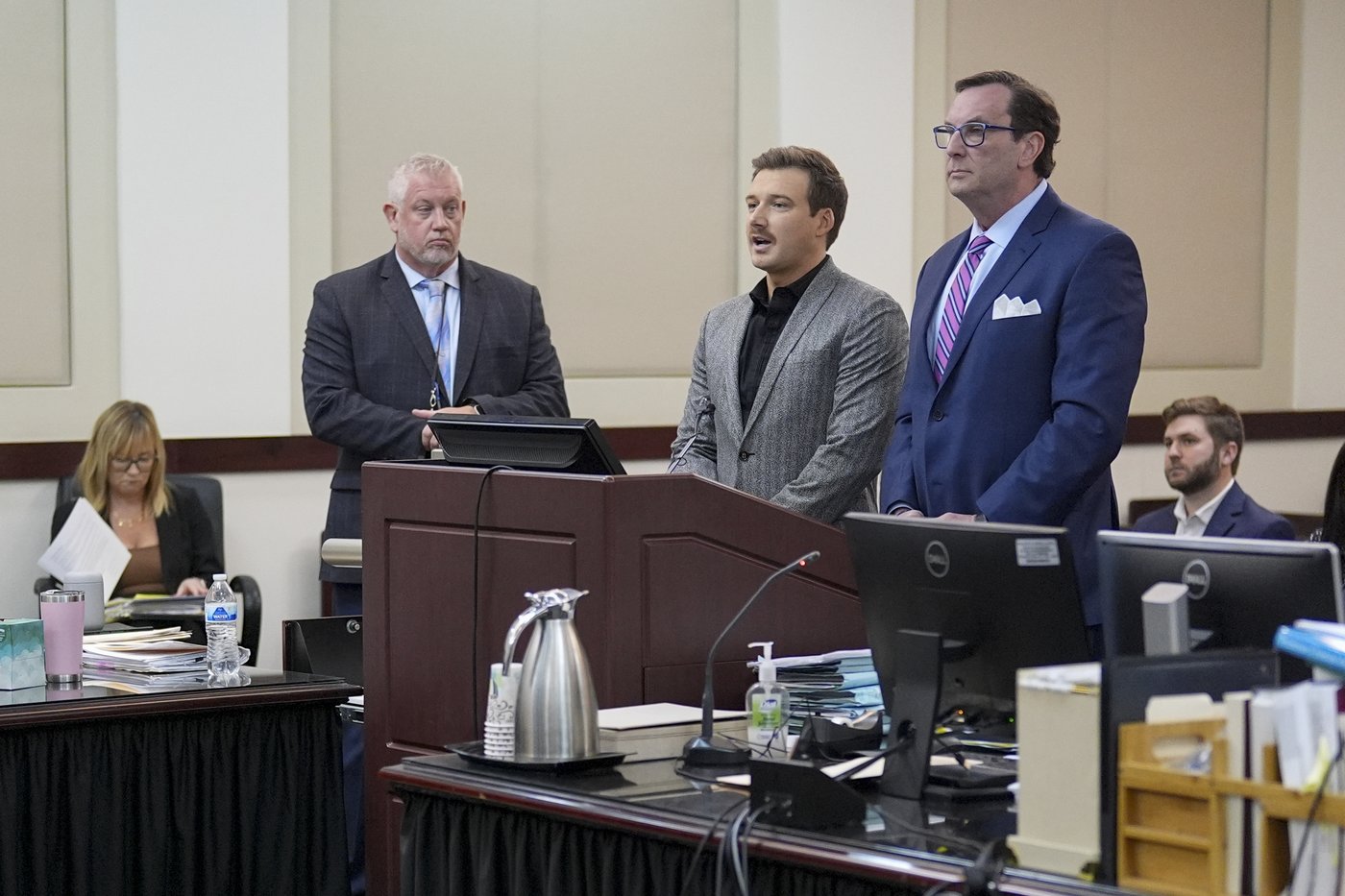 Country star Morgan Wallen sentenced in chair-throwing case | iNFOnews.ca