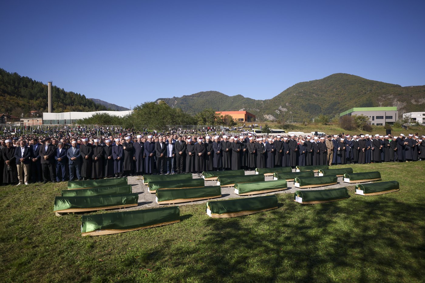 Several thousand attend a funeral service in southern Bosnia for 19 killed in devastating floods | iNFOnews.ca Several thousand attend a funeral service in southern Bosnia for 19 killed in devastating floods | iNFOnews.ca