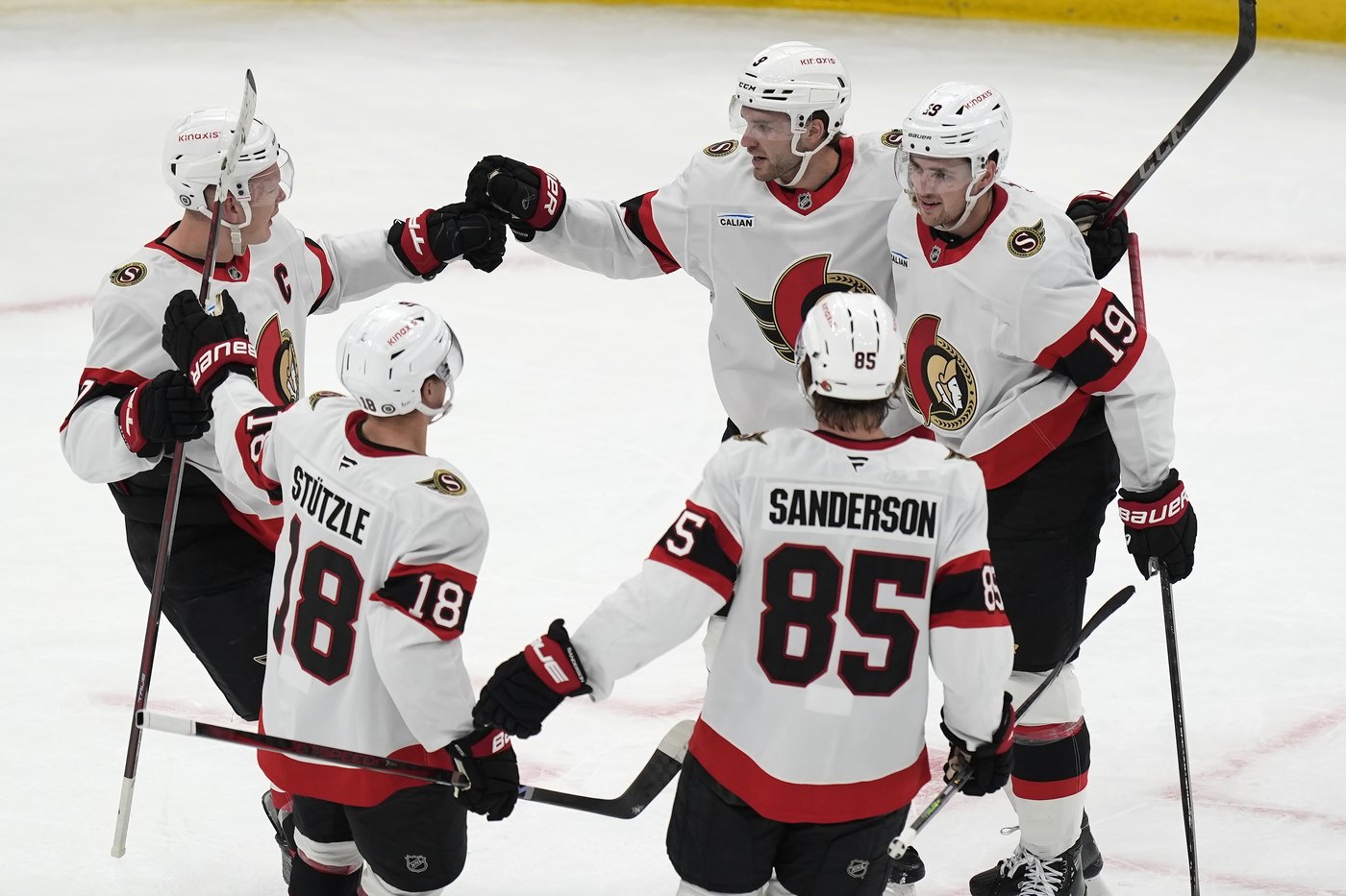 Ullmark wins in return to Boston as Senators edge Bruins 3-2 in overtime | iNFOnews.ca
