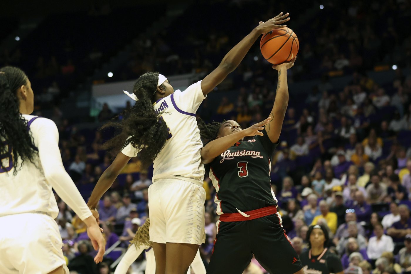 Wolfenbarger, Morrow lead No. 4 LSU past Louisiana-Lafayette 85-57 | iNFOnews.ca