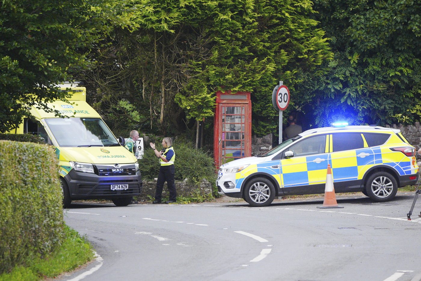 School bus crash in southwest England leaves 1 student dead, 2 seriously injured | iNFOnews.ca School bus crash in southwest England leaves 1 student dead, 2 seriously injured | iNFOnews.ca