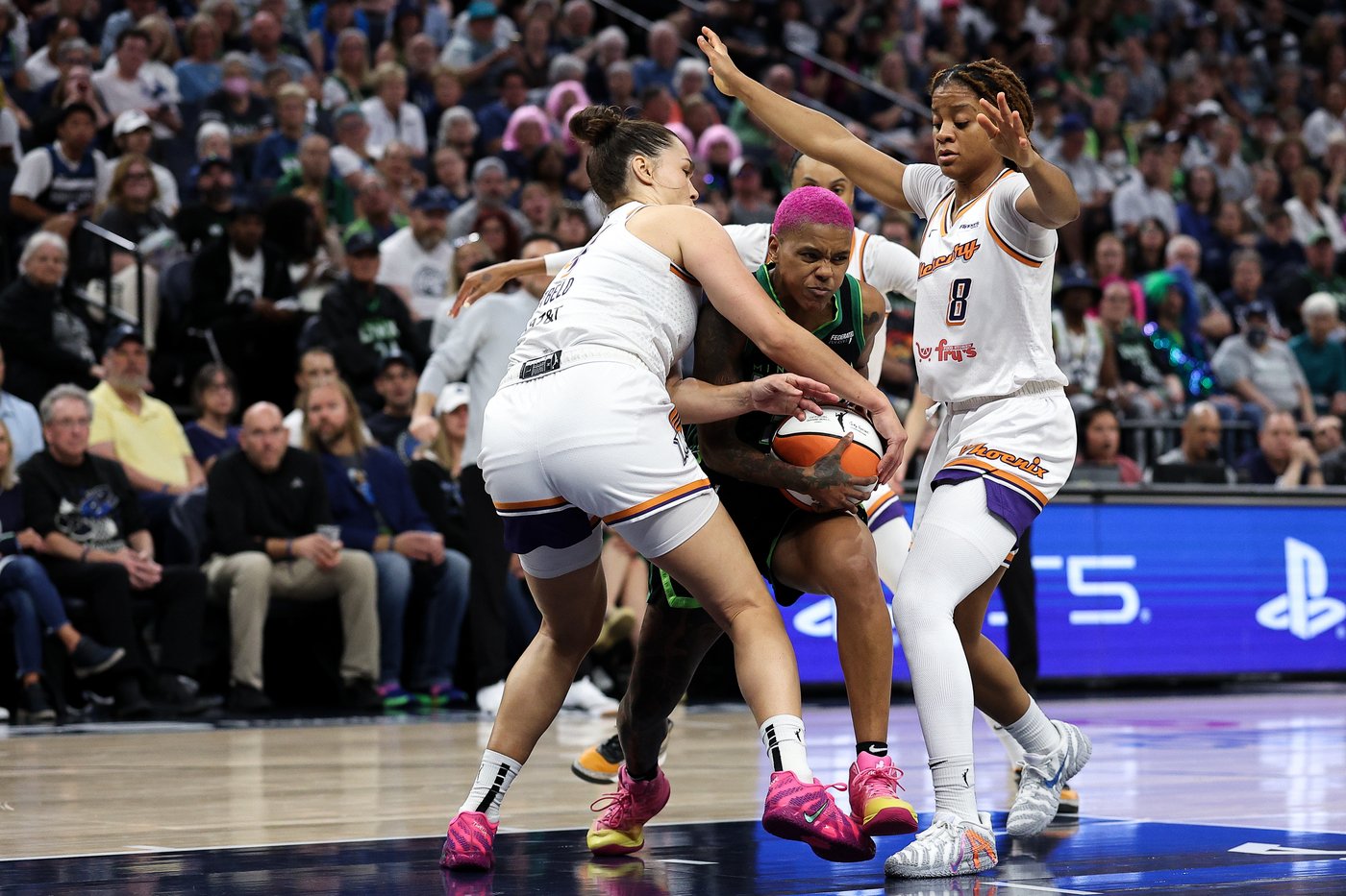 Mercury snap back from 20-point deficit to beat Lynx in OT and even WNBA semifinal series | iNFOnews.ca
