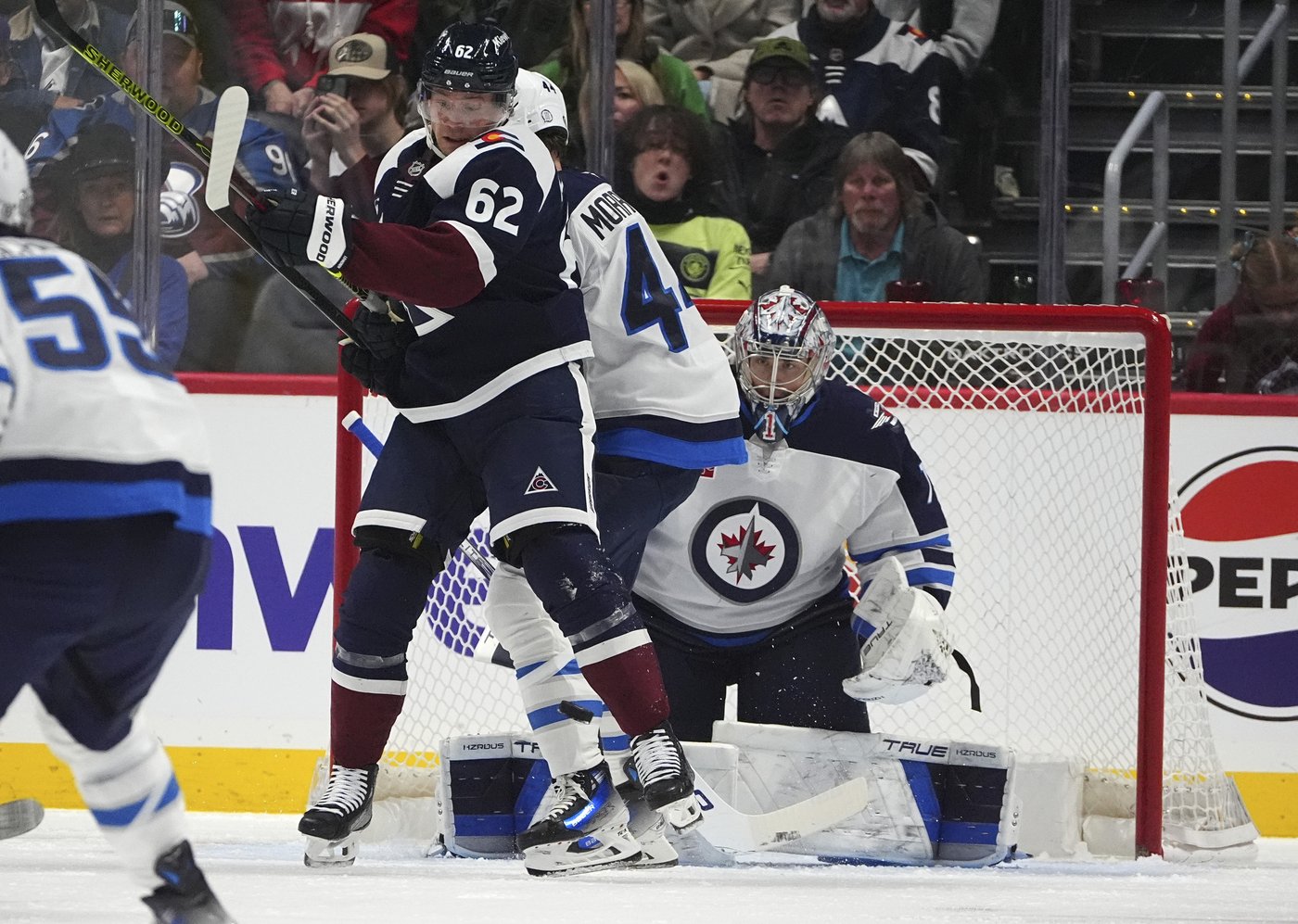 Mittelstadt leads Avalanche past NHL-leading Jets 5-2 | iNFOnews.ca