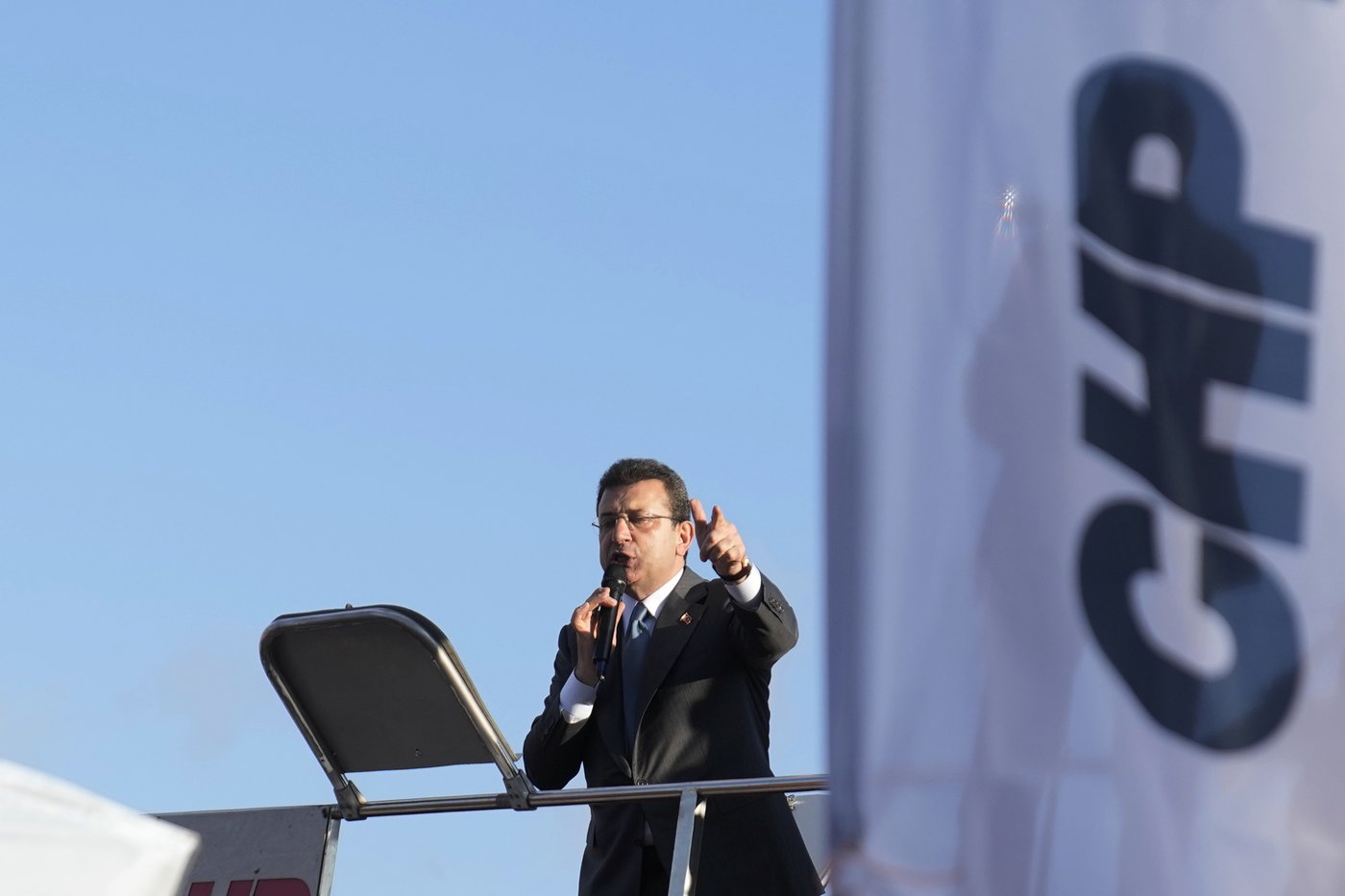 Hundreds in Turkey protest the arrest and ouster of opposition mayor | iNFOnews.ca Hundreds in Turkey protest the arrest and ouster of opposition mayor | iNFOnews.ca