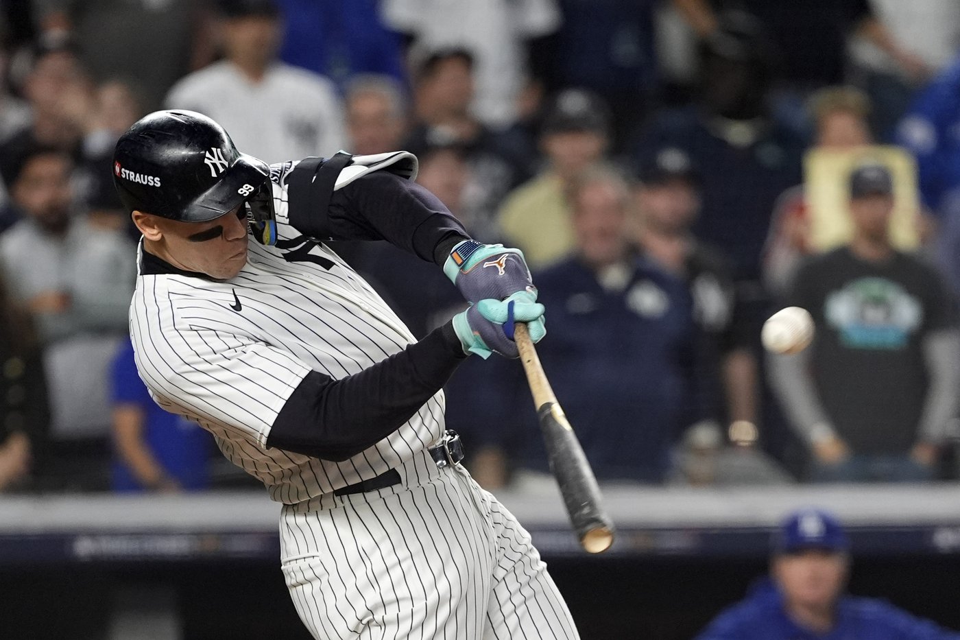 Aaron Judge breaks out of slump with 1st World Series home run for Yankees | iNFOnews.ca