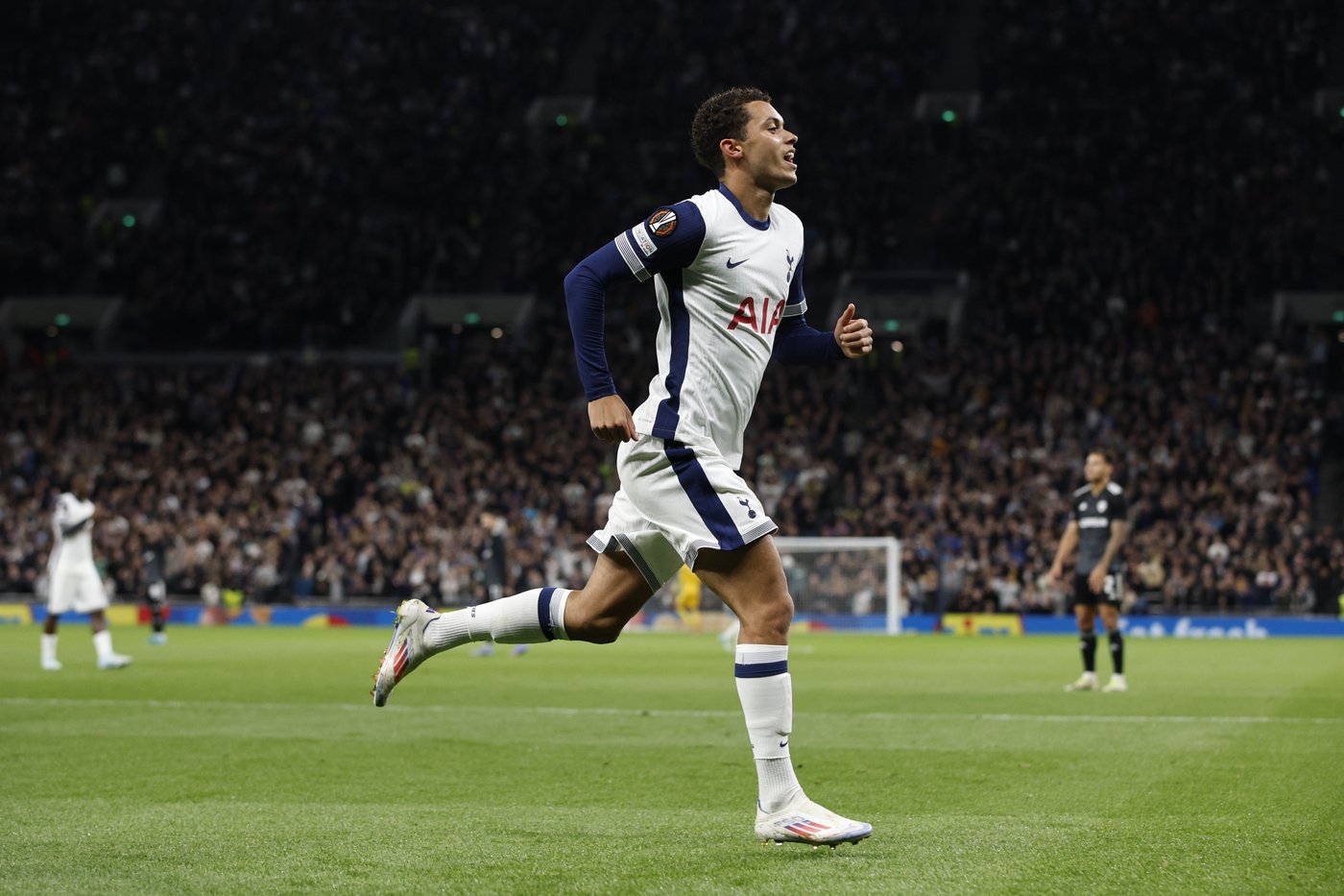 Tottenham overcomes early red card to post 3-0 win in revamped Europa League | iNFOnews.ca Tottenham overcomes early red card to post 3-0 win in revamped Europa League | iNFOnews.ca