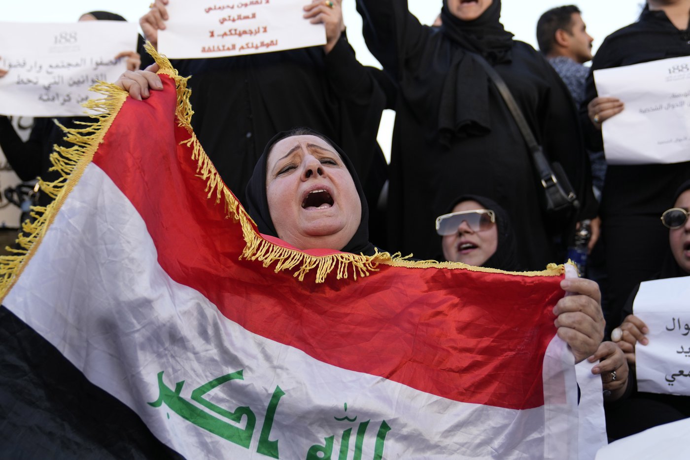 Iraqi lawmakers pass a bill that critics say legalizes child marriage | iNFOnews.ca