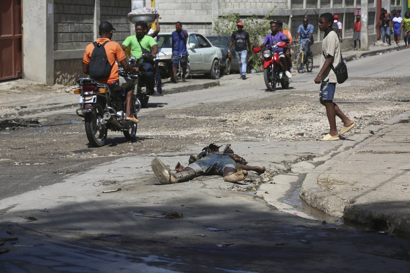 Spiraling Haiti violence and airline shutdowns cut families off from adoptive kids | iNFOnews.ca