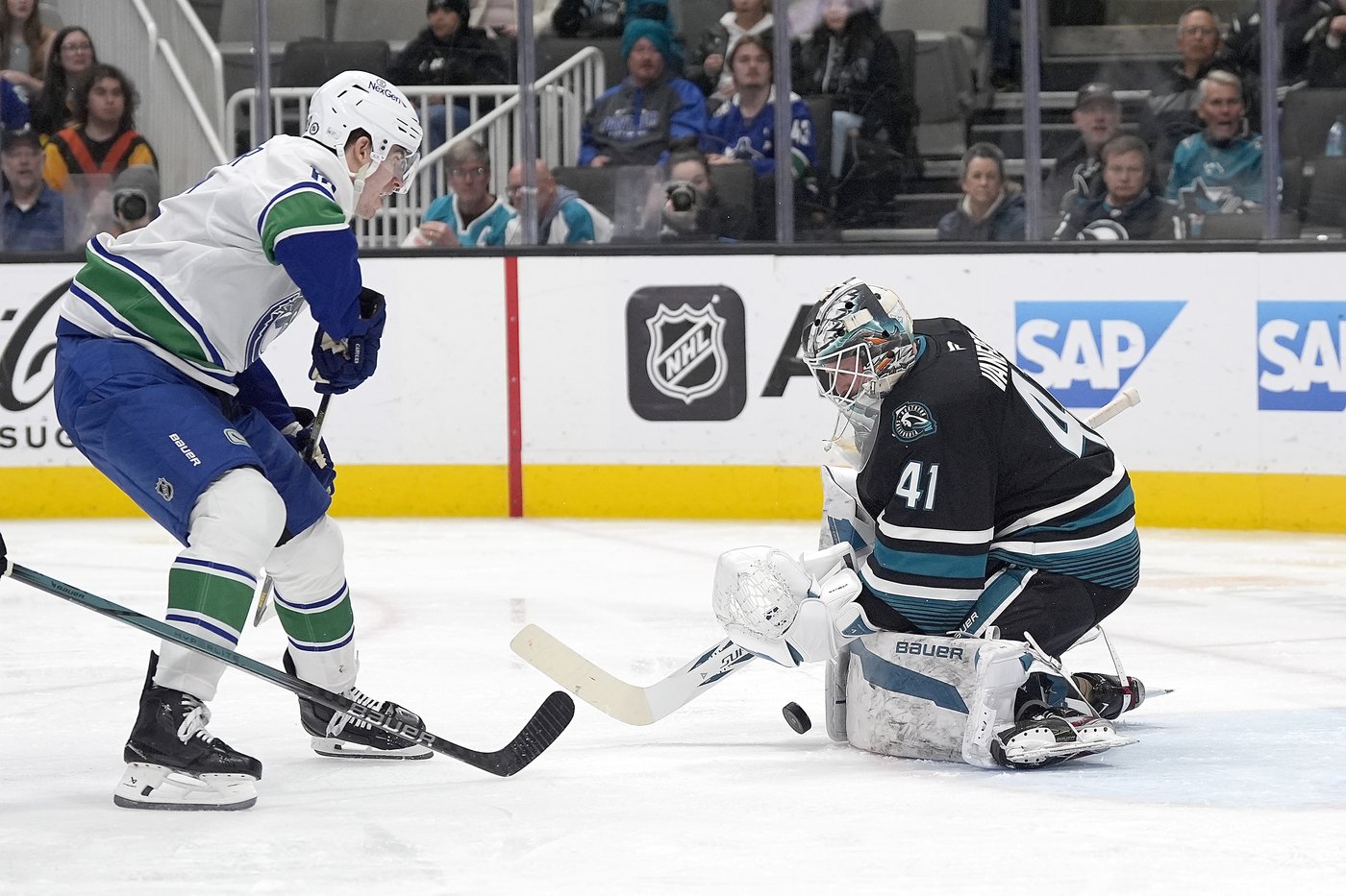 O'Connor scores penalty shot goal in overtime to give Canucks 2-1 win over Sharks | iNFOnews.ca