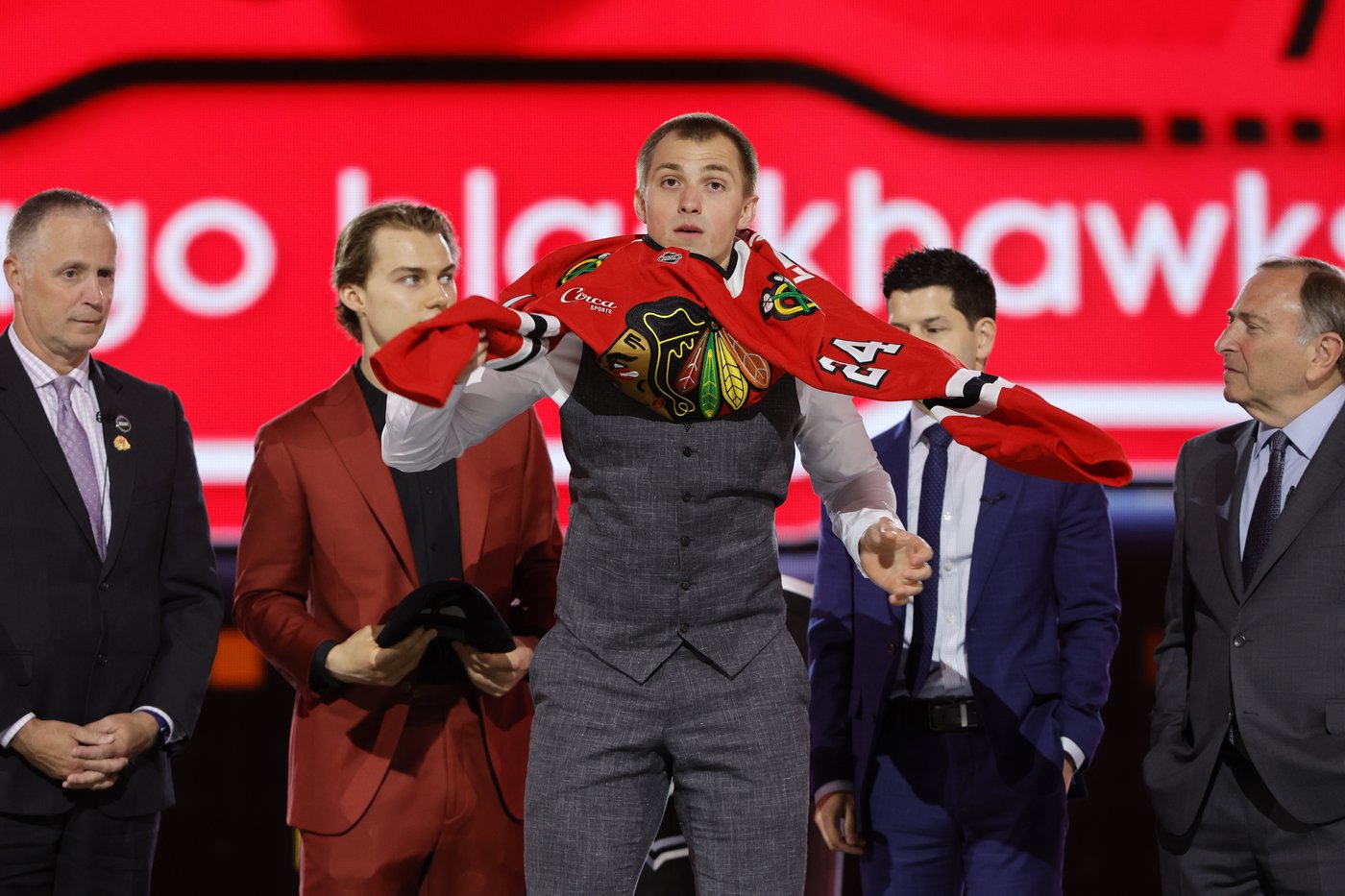 Blackhawks recall D Artyom Levshunov from the minors and place D Louis Crevier on IR | iNFOnews.ca