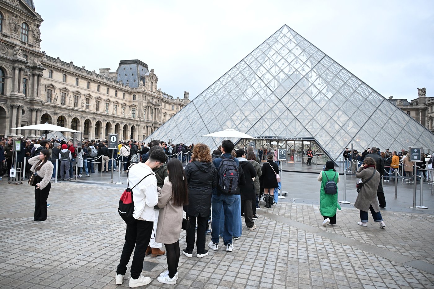 Finding the jewels and the brazen thieves in the Louvre heist is now a race against time | iNFOnews.ca Finding the jewels and the brazen thieves in the Louvre heist is now a race against time | iNFOnews.ca