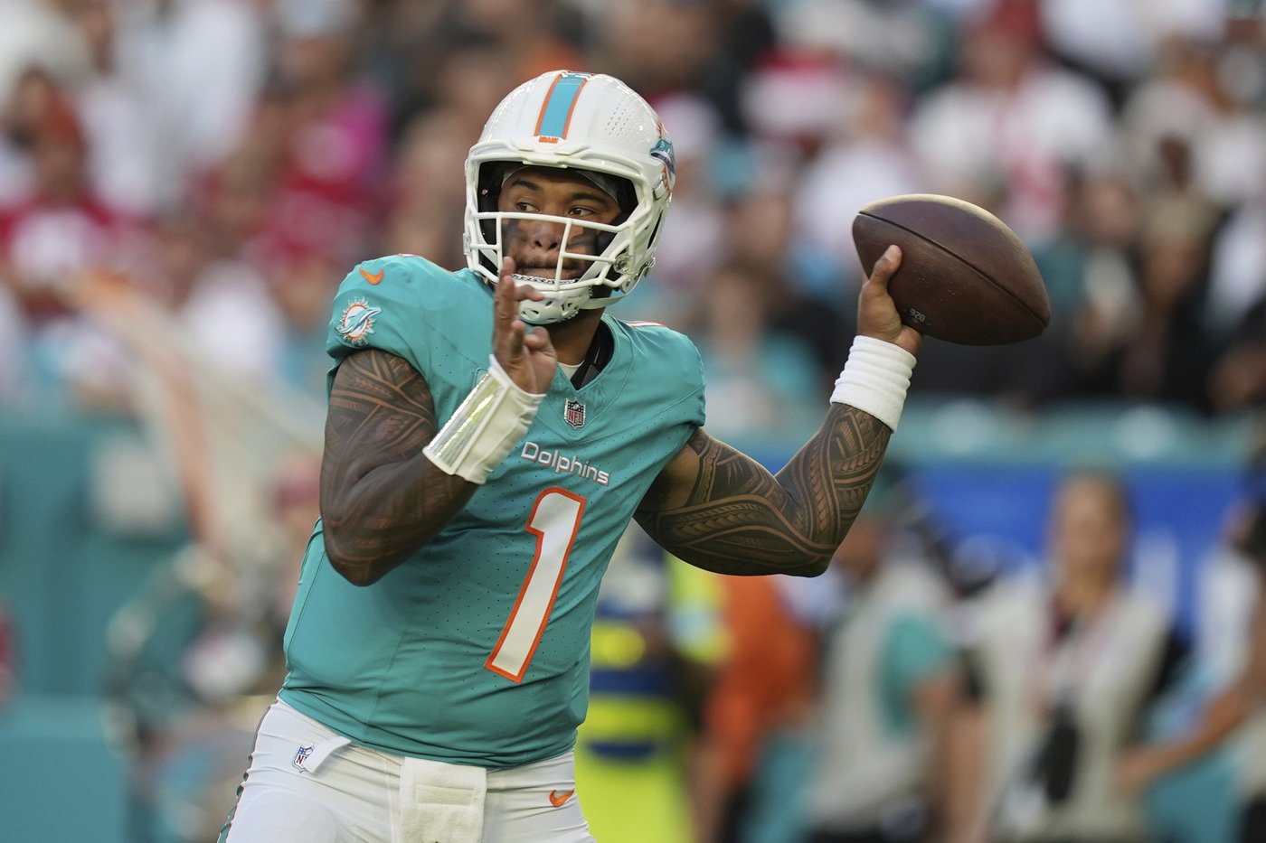 Dolphins downgrade QB Tua Tagovailoa to doubtful with hip injury ahead of Sunday's game vs Browns | iNFOnews.ca