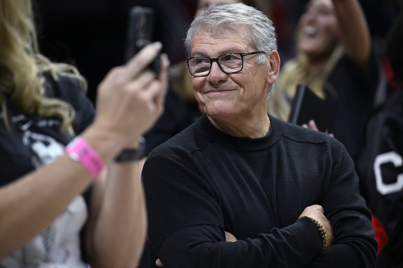 UConn coach Geno Auriemma breaks NCAA wins record, getting 1,217th career victory | iNFOnews.ca
