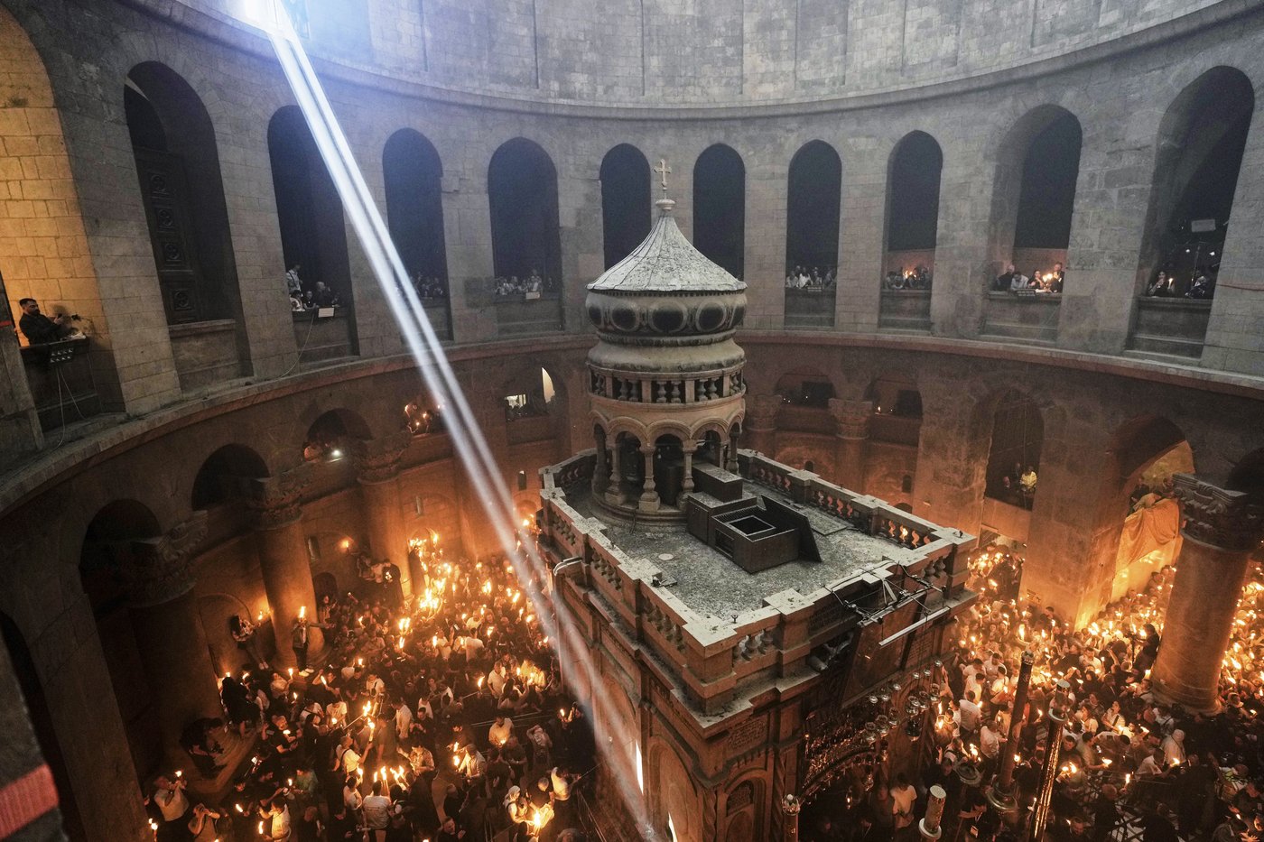 What's behind the visually stunning 'Holy Fire' ceremony in Jerusalem? | iNFOnews.ca