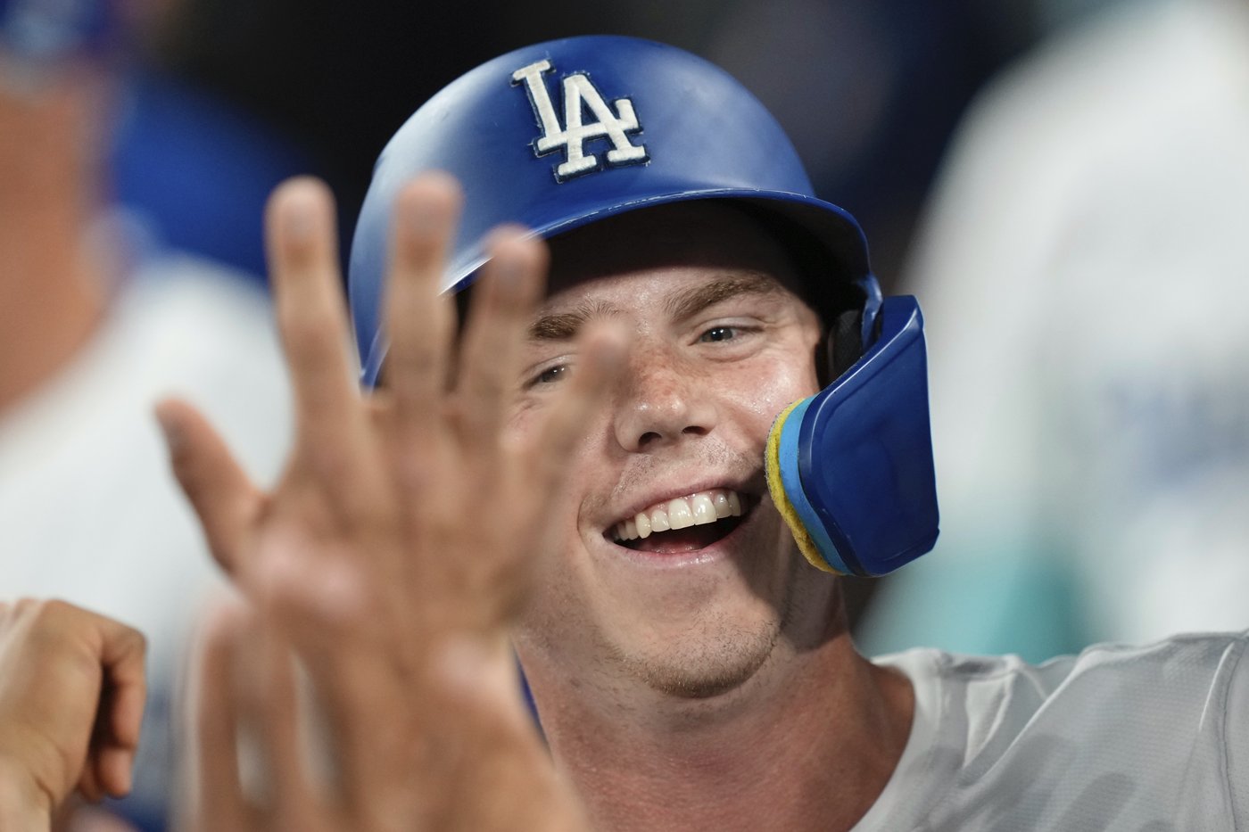 Dodgers' Will Smith expected to miss rest of regular season with hairline fracture in his right hand | iNFOnews.ca Dodgers' Will Smith expected to miss rest of regular season with hairline fracture in his right hand | iNFOnews.ca