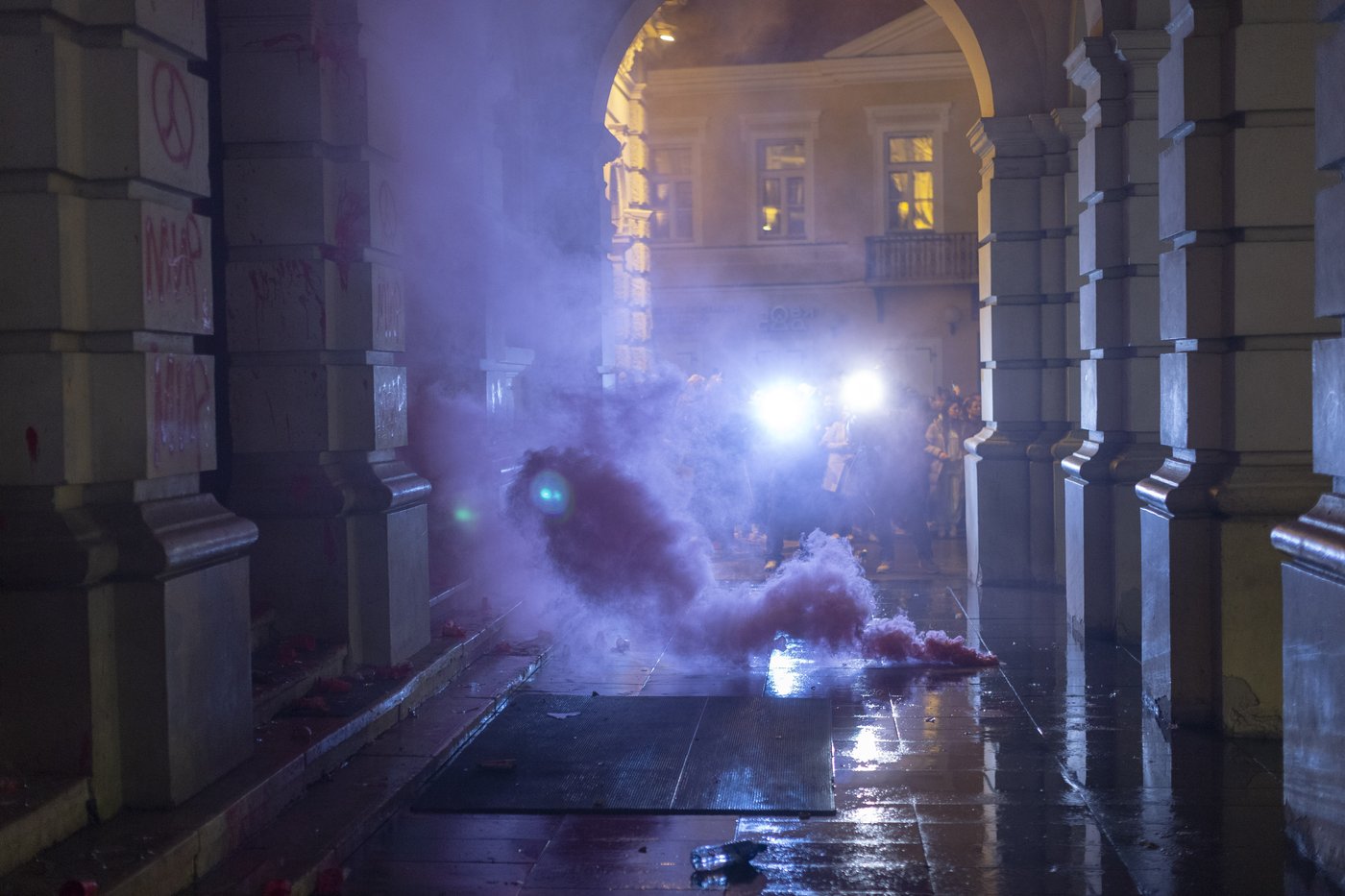 Police fire tear gas at protest over deadly canopy collapse in Serbia | iNFOnews.ca Police fire tear gas at protest over deadly canopy collapse in Serbia | iNFOnews.ca