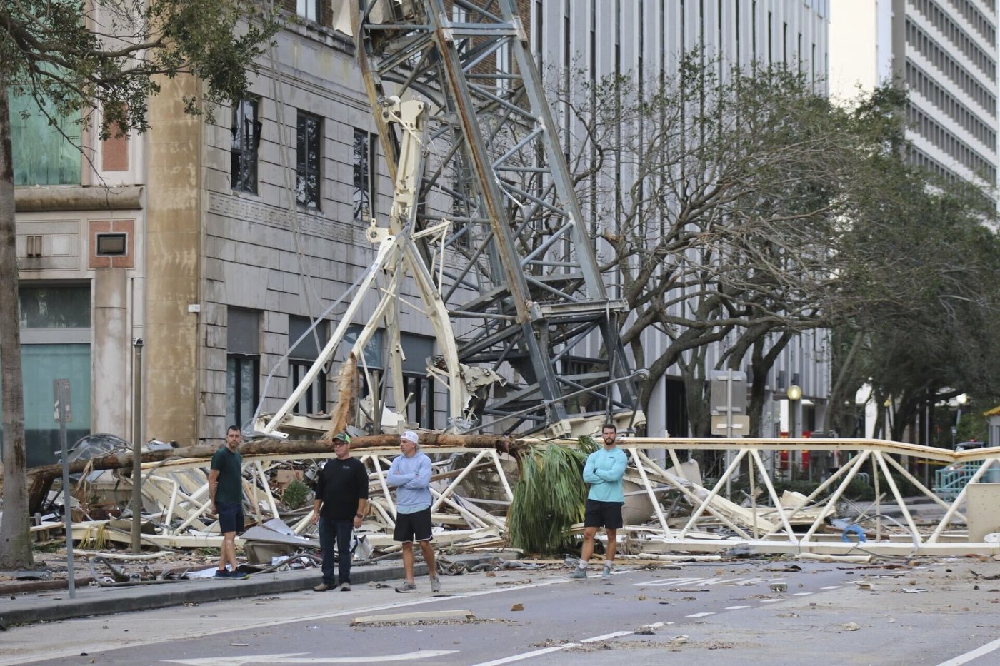 Hurricane Milton’s winds topple crane that was building west Florida’s tallest residential tower | iNFOnews.ca Hurricane Milton’s winds topple crane that was building west Florida’s tallest residential tower | iNFOnews.ca