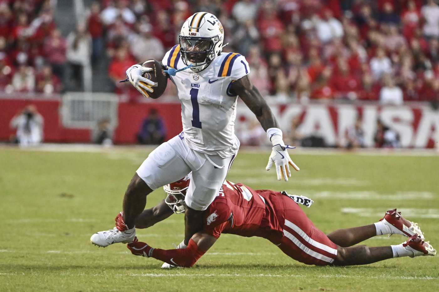 No. 8 LSU beats Arkansas 34-10 behind Durham's three touchdowns, Ramos' four field goals | iNFOnews.ca No. 8 LSU beats Arkansas 34-10 behind Durham's three touchdowns, Ramos' four field goals | iNFOnews.ca