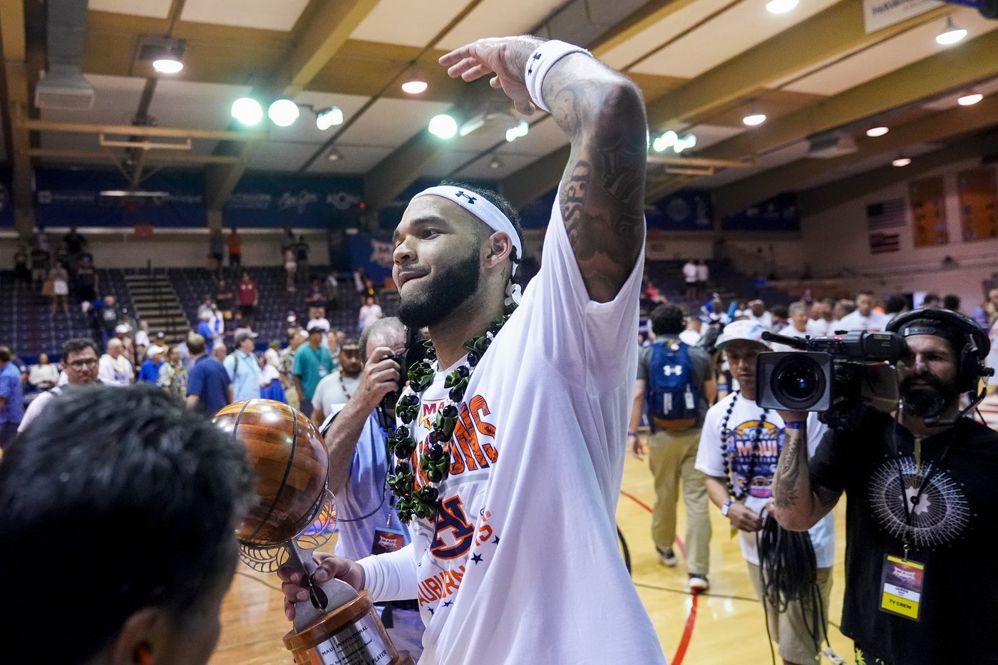 AP men's player of the week: Johni Broome of No. 2 Auburn rides dominant play to Maui championship | iNFOnews.ca AP men's player of the week: Johni Broome of No. 2 Auburn rides dominant play to Maui championship | iNFOnews.ca