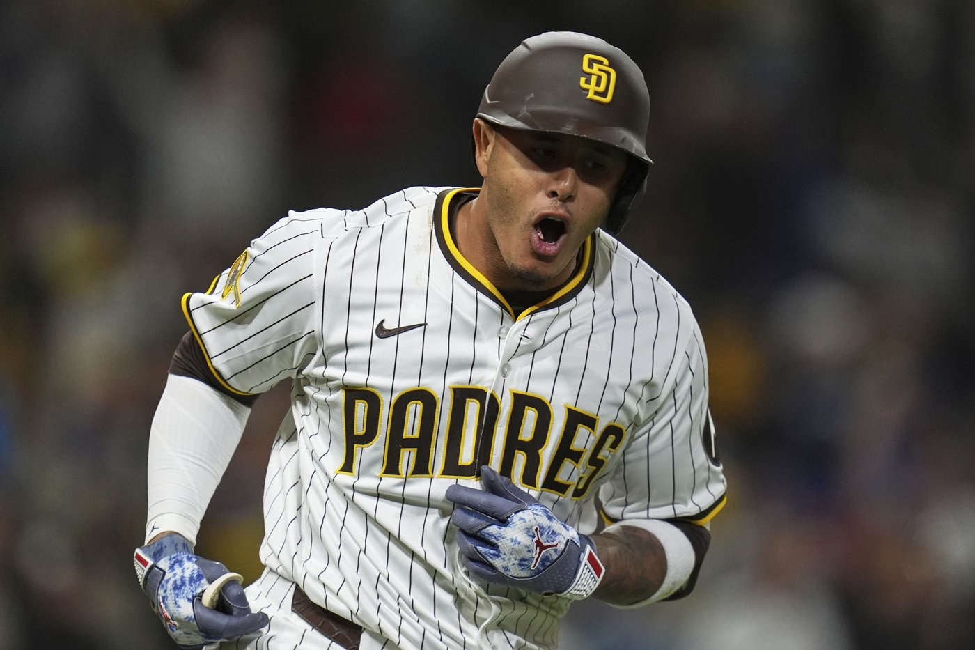 Manny Machado's 2 1/2-week hitting streak is keeping Padres among baseball's best | iNFOnews.ca