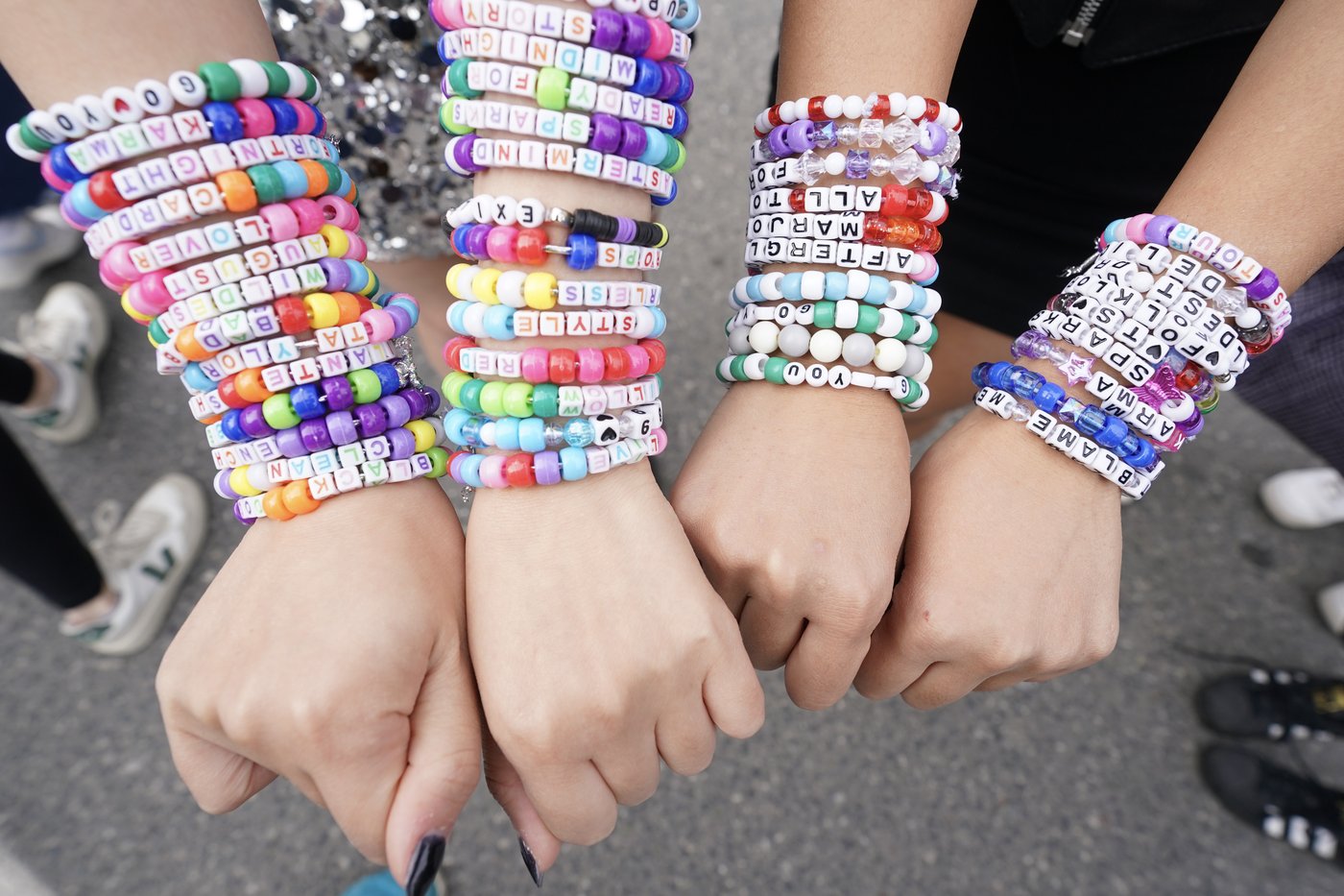 Creative Taylor Swift fans craft ways around bracelet rules for Vancouver shows | iNFOnews.ca