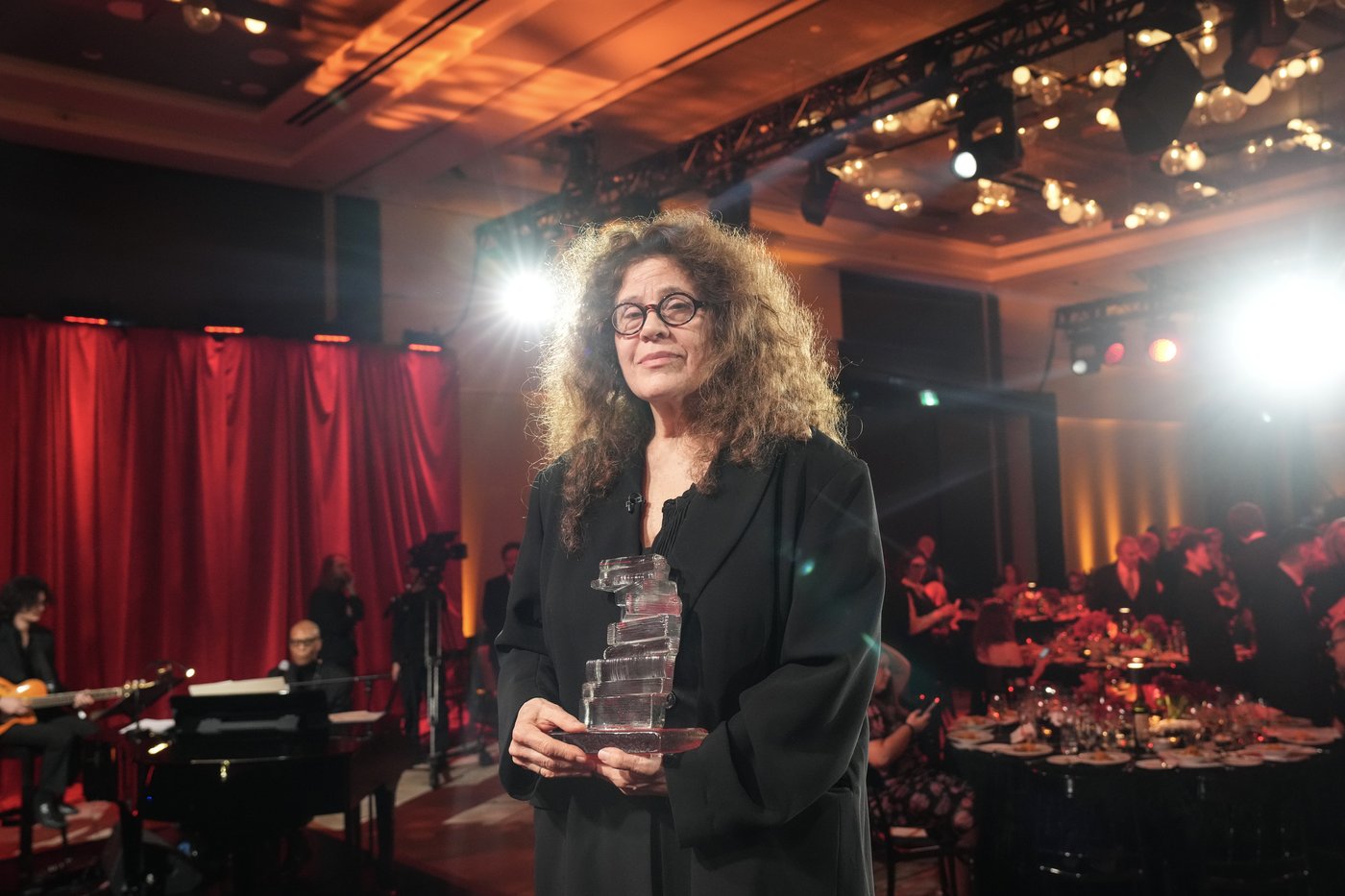 Toronto author Anne Michaels wins Giller Prize for novel 'Held' | iNFOnews.ca