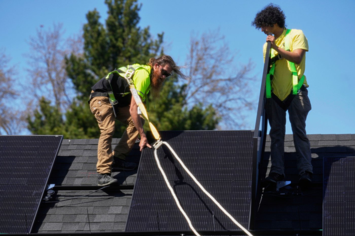 Groups sue EPA over canceled $7 billion solar program intended to help poorer Americans | iNFOnews.ca