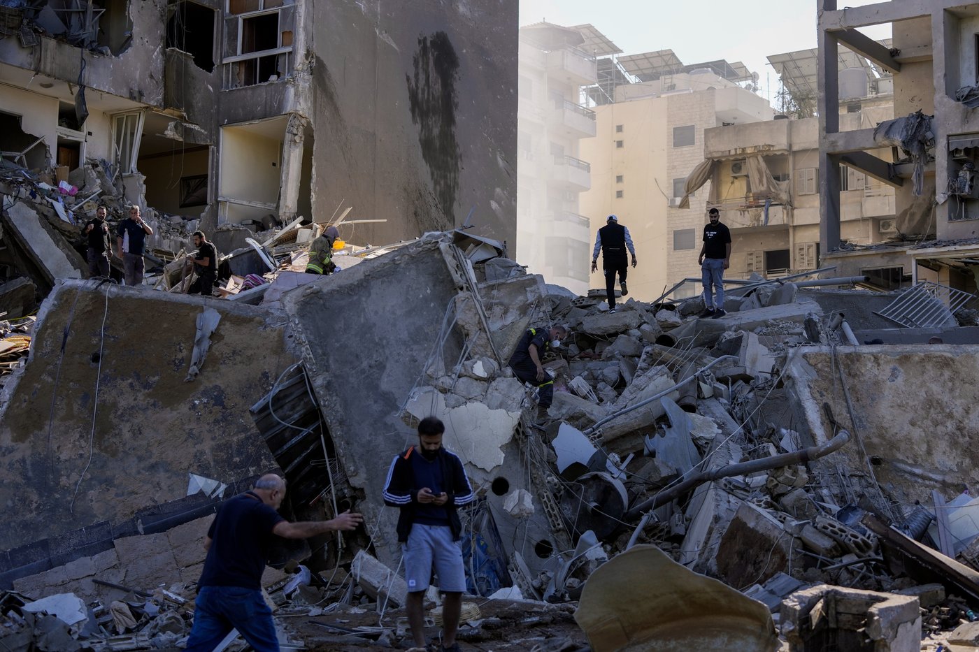 AP PHOTOS: An AP photographer captures a bomb falling on a building in his childhood neighborhood | iNFOnews.ca