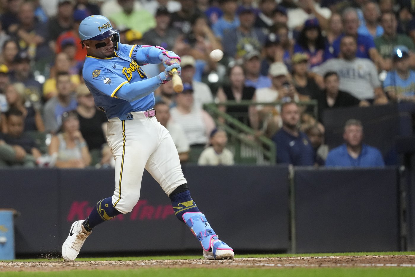 Contreras caps four-run rally as Brewers spoil Alonso's record-tying night | iNFOnews.ca