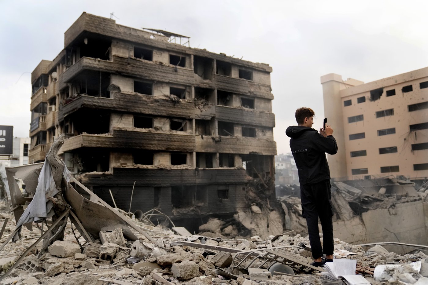 Middle East latest: Palestinian militants in Gaza fire rockets into Israel as it marks Oct. 7 | iNFOnews.ca