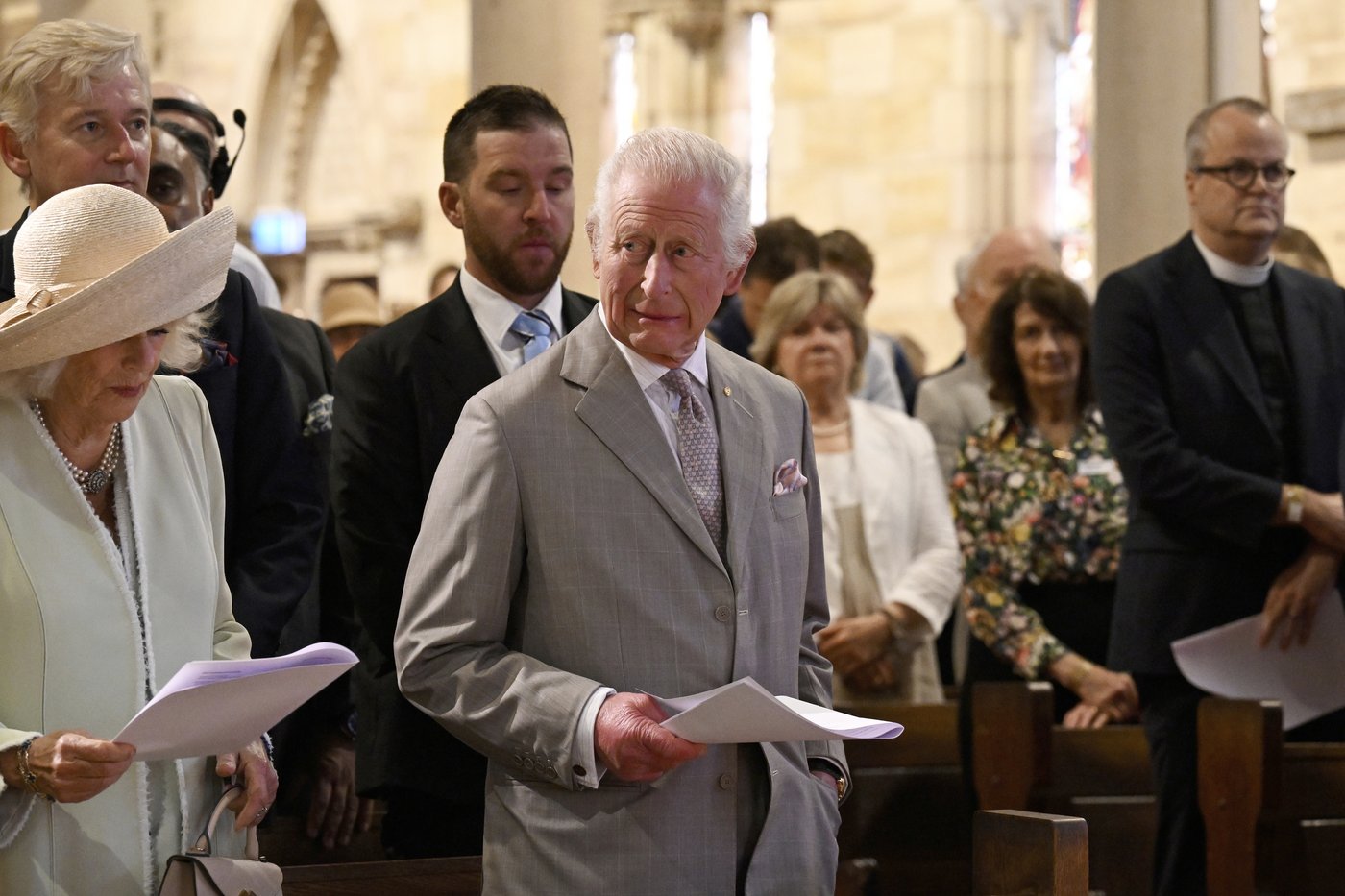 Children greet King Charles III and Queen Camilla outside a Sydney church | iNFOnews.ca Children greet King Charles III and Queen Camilla outside a Sydney church | iNFOnews.ca