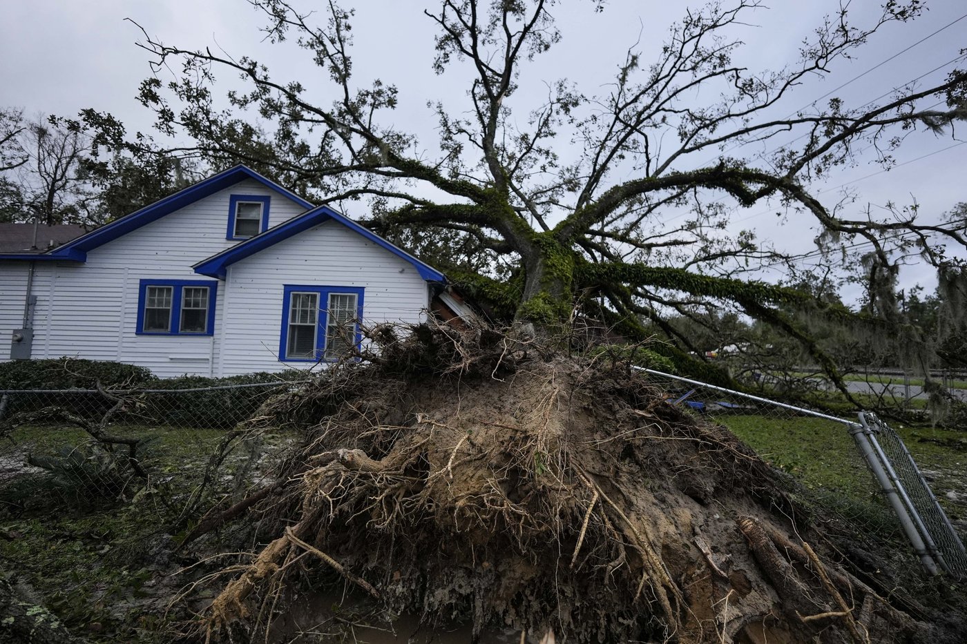 Tropical Weather Latest: Helene weakens into a post-tropical cyclone as rescue efforts persist | iNFOnews.ca