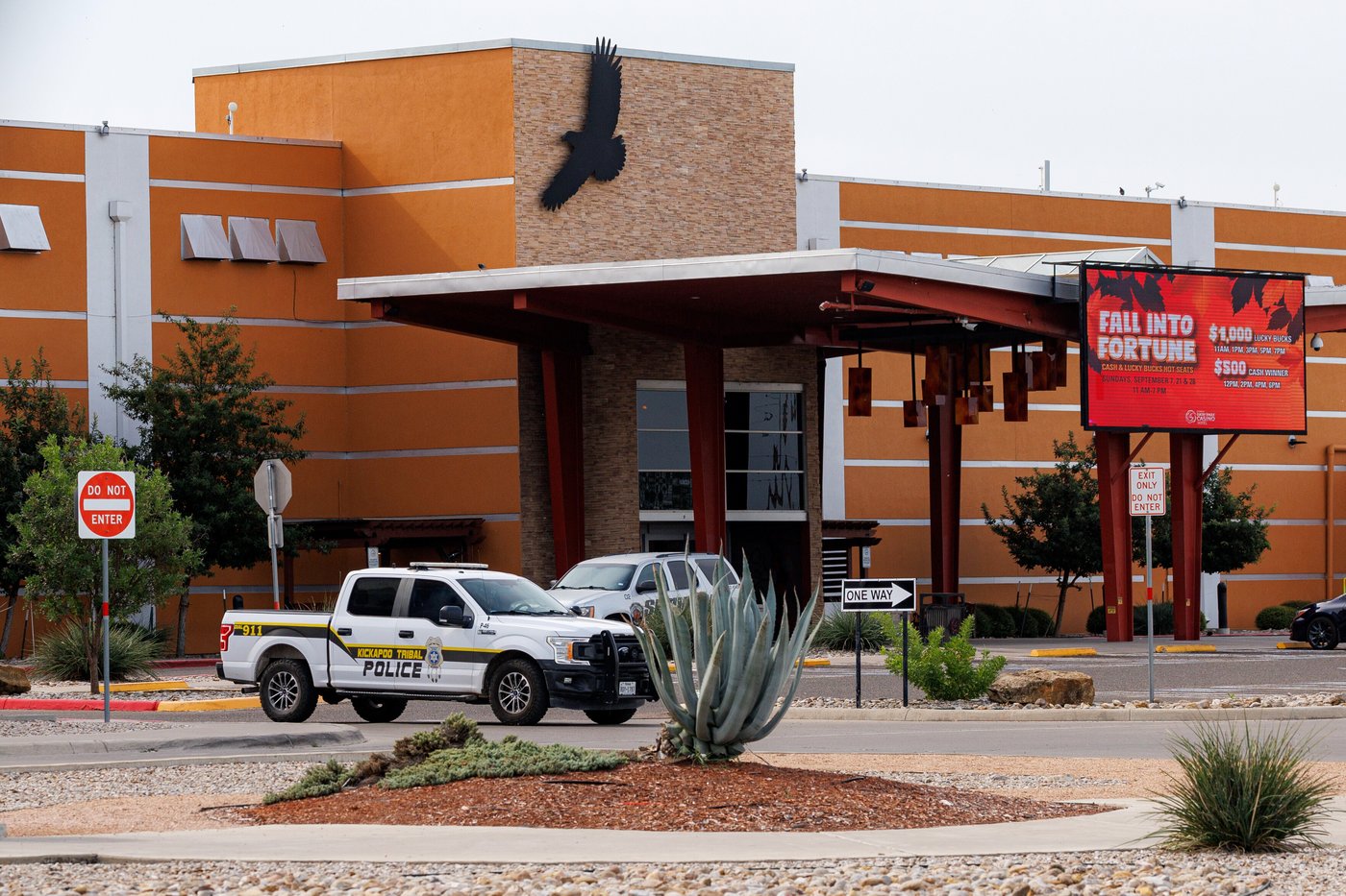 2 killed, 5 wounded when man opened fire in casino parking lot in Texas, authorities say | iNFOnews.ca