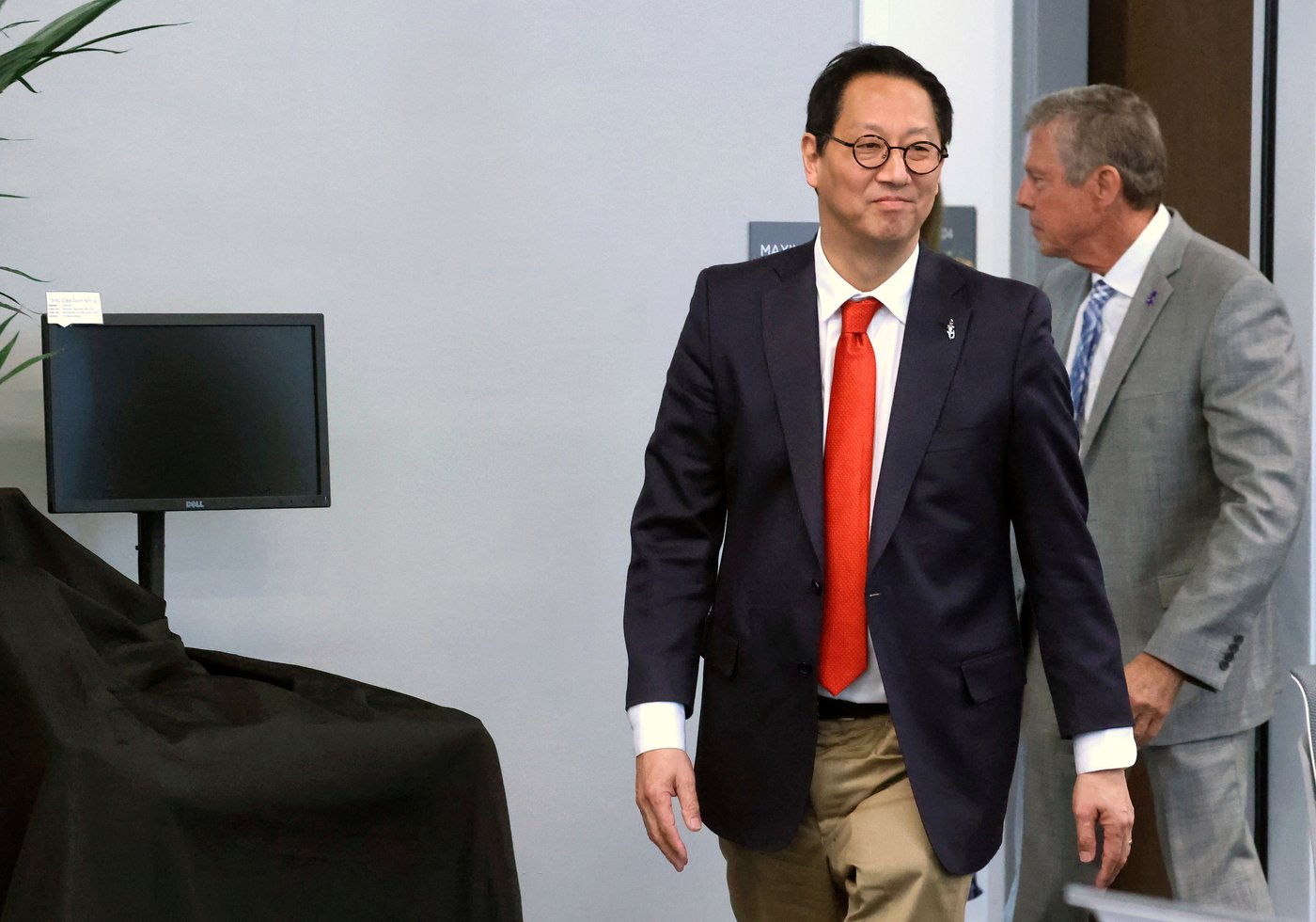 Santa Ono rejected for University of Florida presidency amid conservative backlash | iNFOnews.ca