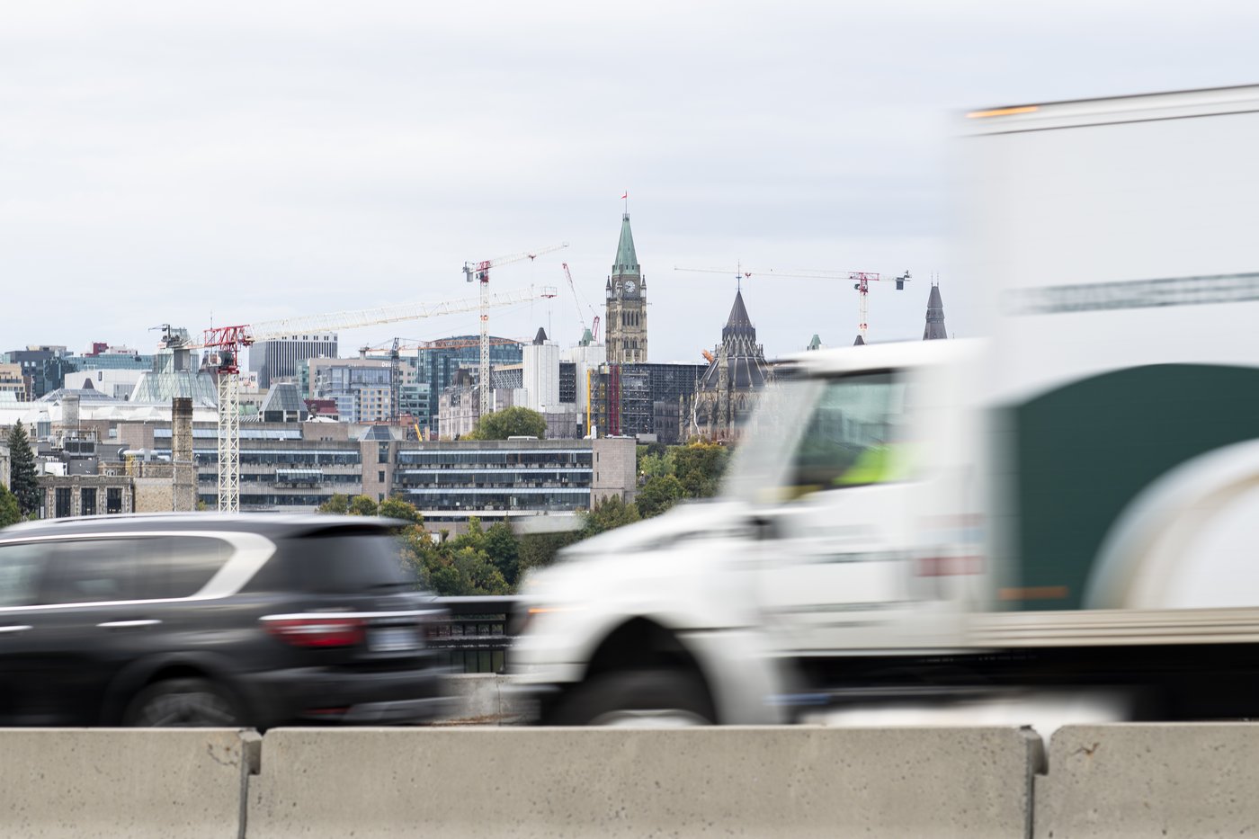 Quebec's chief coroner orders inquiry into deaths linked to heavy-truck collisions | iNFOnews.ca