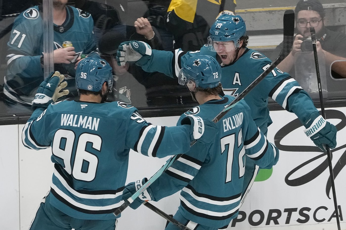 Toffoli scores 3rd-period goal to lift Sharks to 4-2 win over Kings | iNFOnews.ca