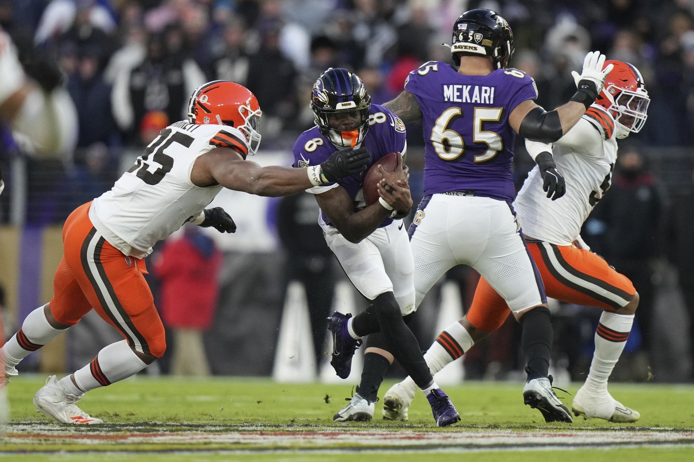 Cleveland Browns star Myles Garrett requests to be traded so he can have chance at Super Bowl | iNFOnews.ca