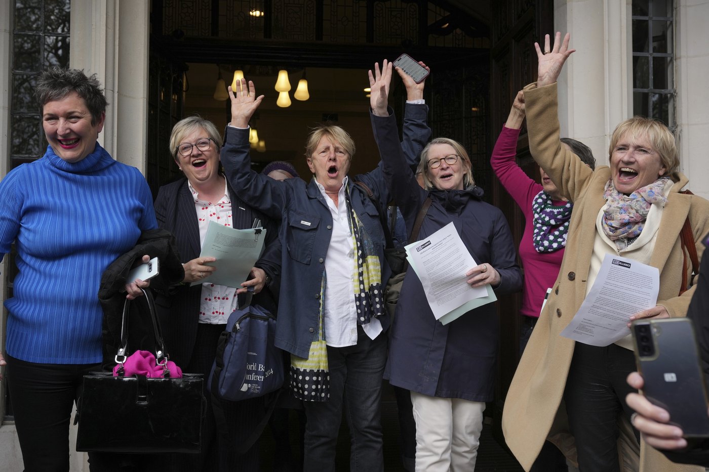 PHOTO COLLECTION: Britain Court Gender | iNFOnews.ca