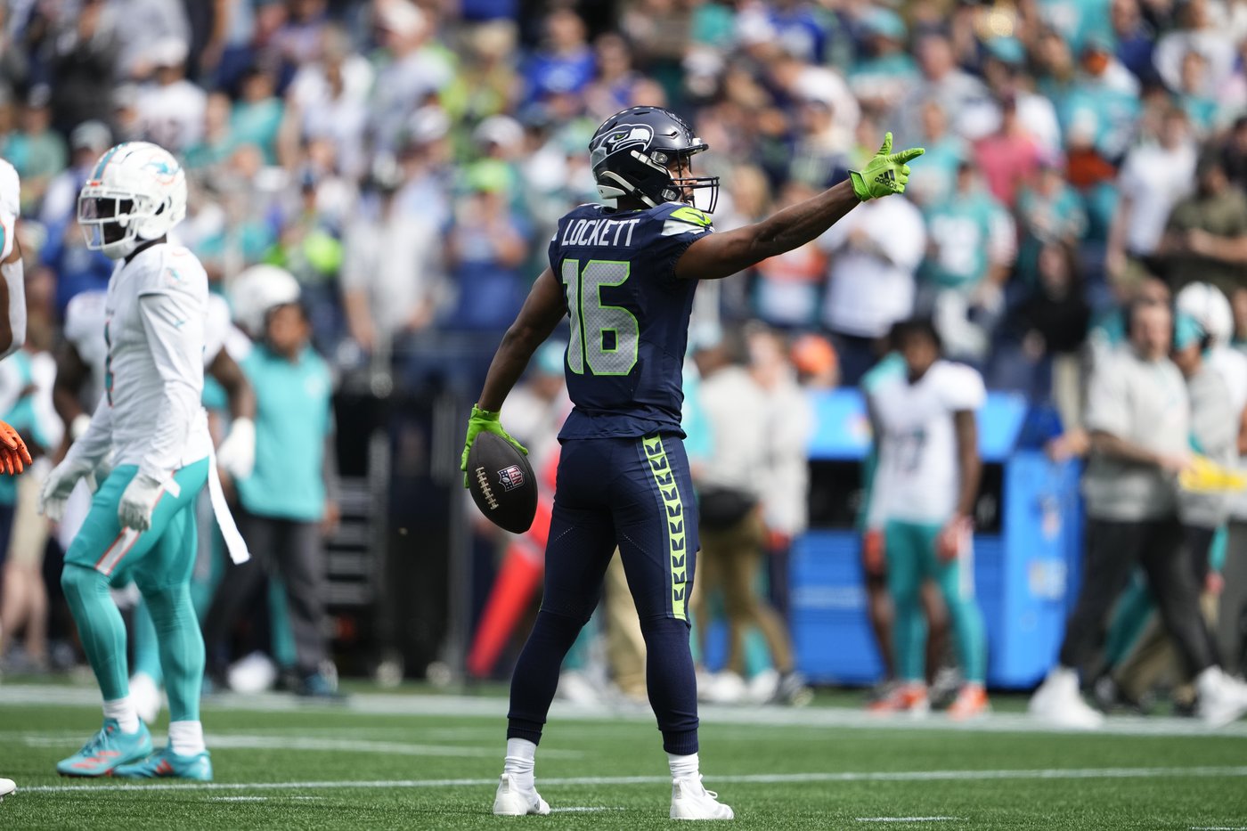 Seahawks roll to 24-3 win over Dolphins as Miami deals with another QB injury | iNFOnews.ca Seahawks roll to 24-3 win over Dolphins as Miami deals with another QB injury | iNFOnews.ca