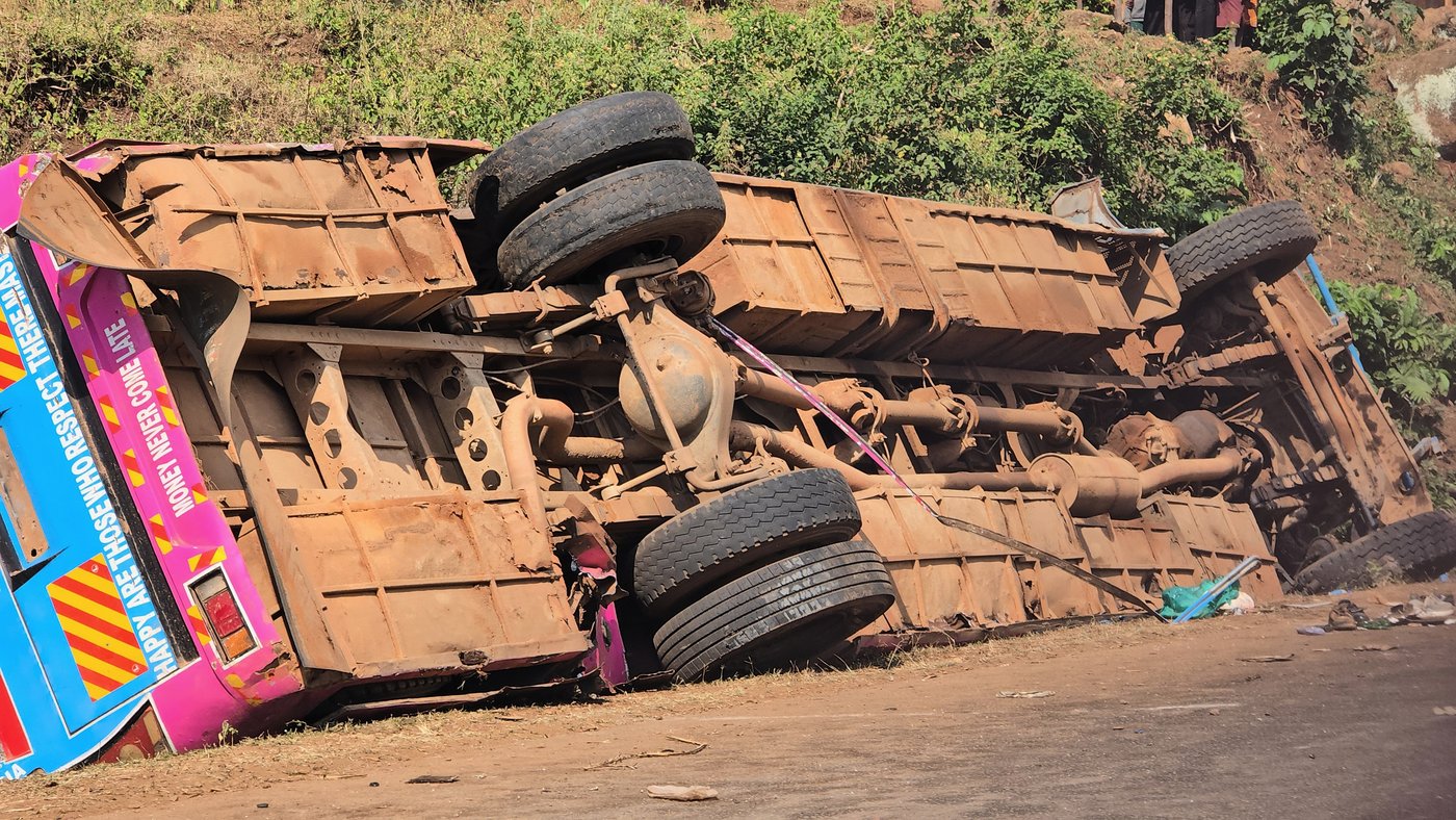 A school bus crash in Uganda kills at least 20 children and an adult | iNwheels A school bus crash in Uganda kills at least 20 children and an adult | iNwheels