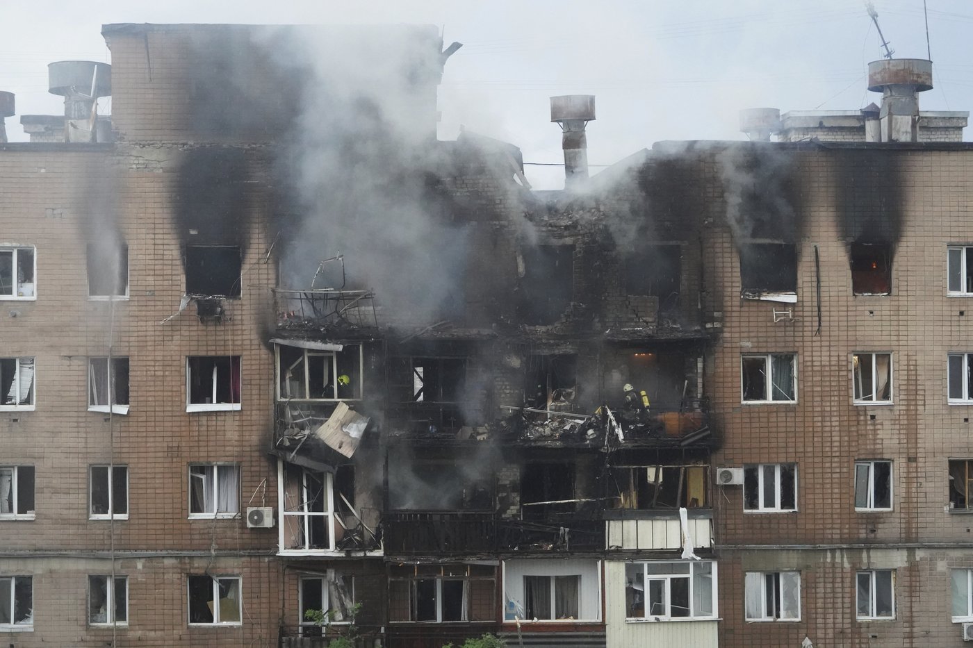 Russian attacks on eastern Ukrainian city of Kharkiv kill 4, wound more than two dozen | iNFOnews.ca Russian attacks on eastern Ukrainian city of Kharkiv kill 4, wound more than two dozen | iNFOnews.ca