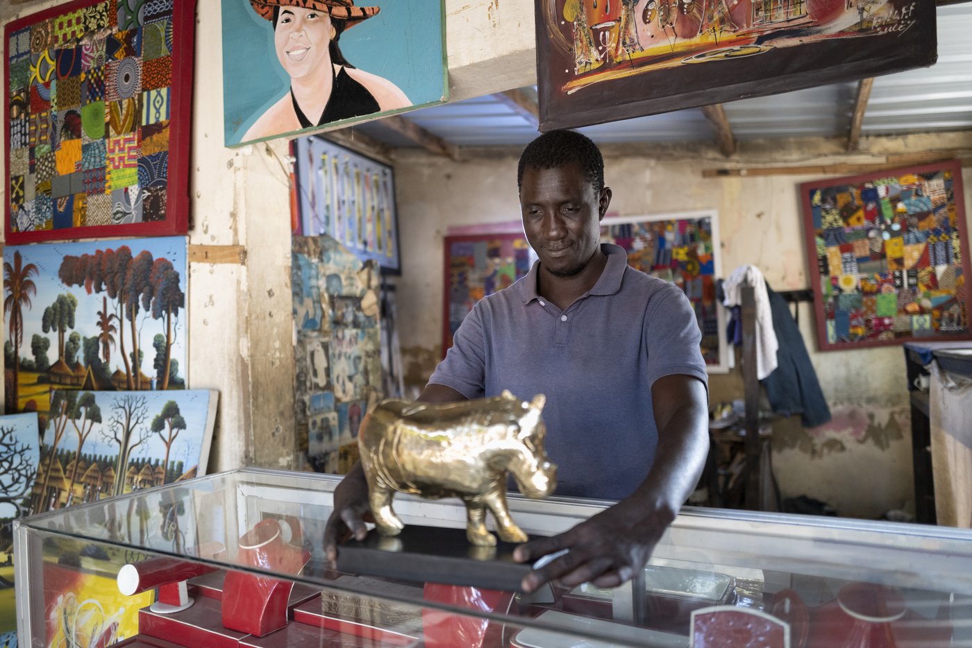 Senegalese artisans in the spotlight as they exhibit for the first time at a prestigious art event | iNFOnews.ca