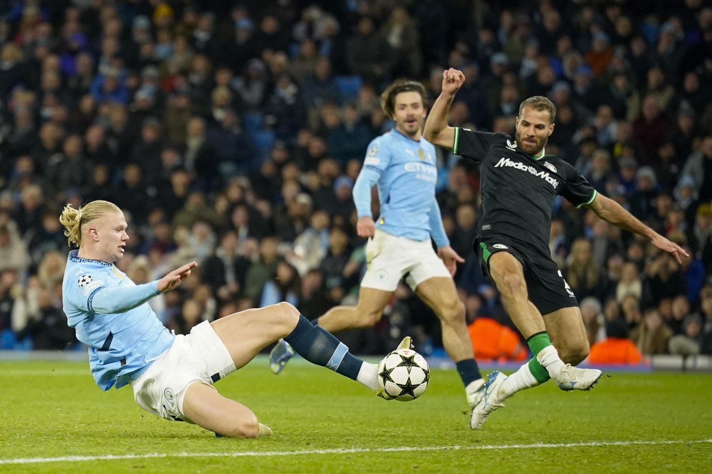 Lewandowski joins Ronaldo and Messi in Champions League 100-goal club. Haaland nets 2 but City draws | iNFOnews.ca