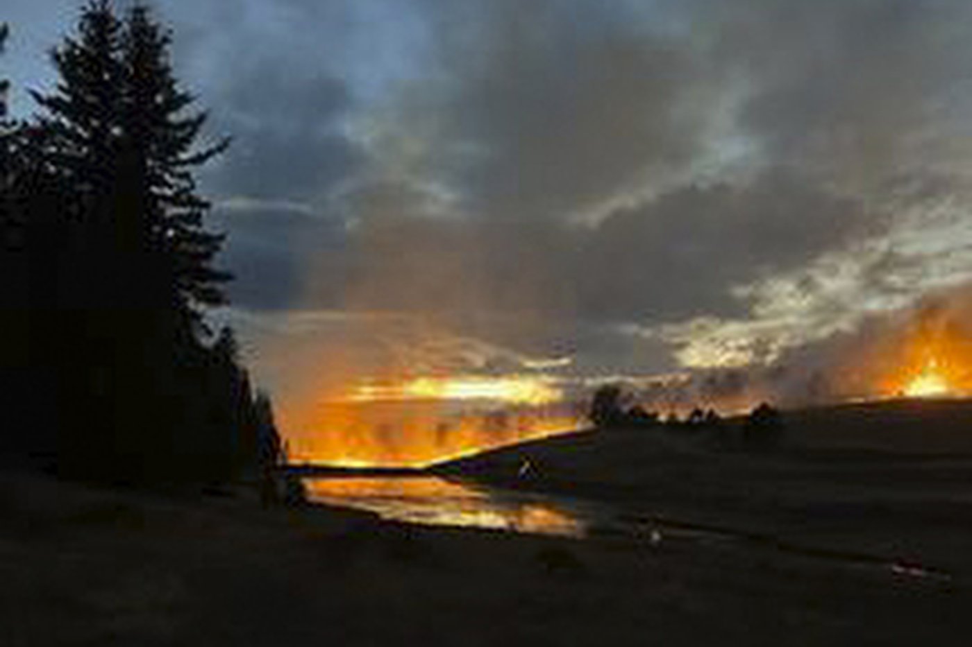 Fire destroys 1 home and forces the evacuation of 700 others in a Colorado subdivision | iNFOnews.ca Fire destroys 1 home and forces the evacuation of 700 others in a Colorado subdivision | iNFOnews.ca